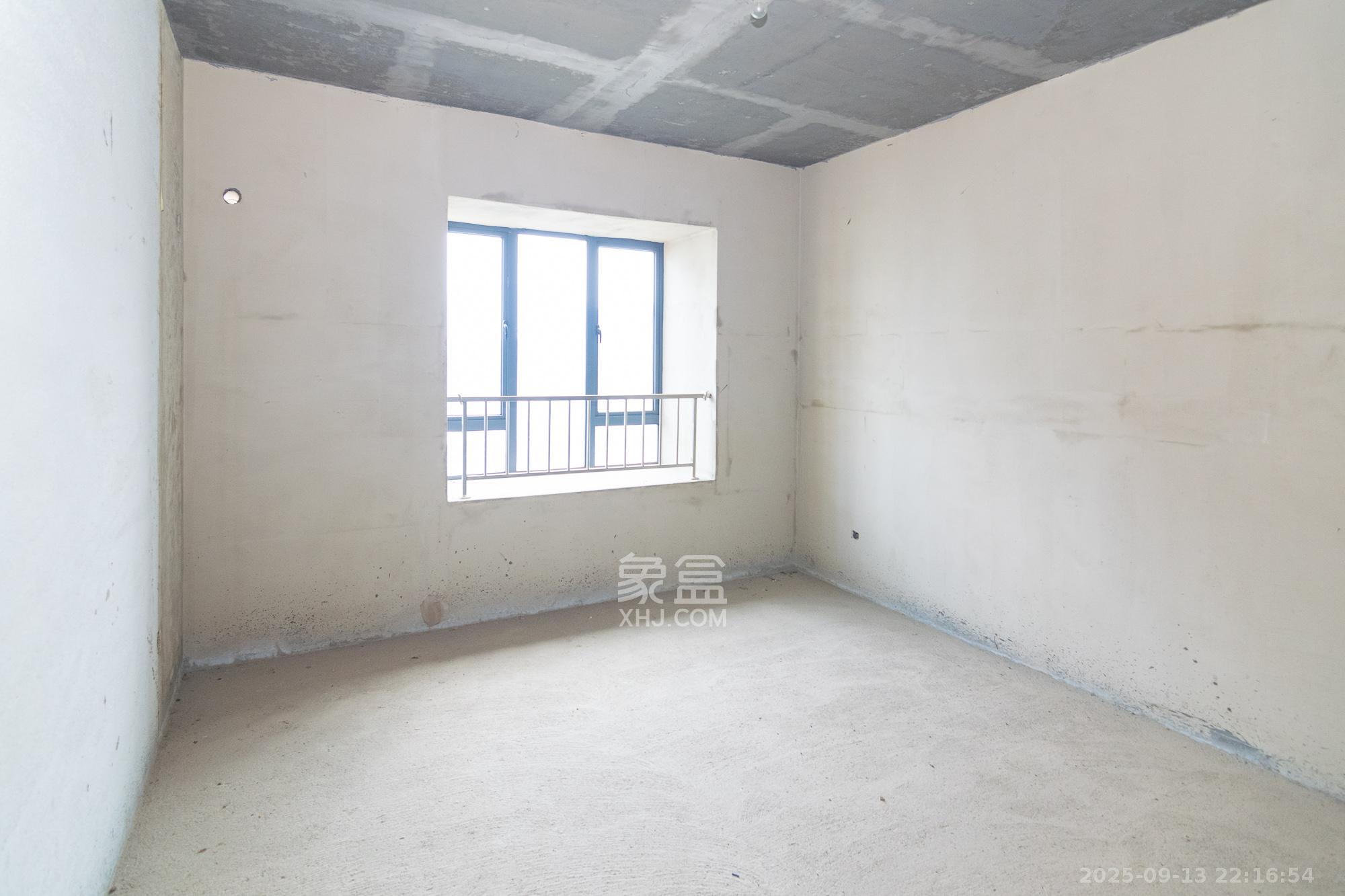 联诚雅郡 5室2厅2卫 98.0万 联诚雅郡 5室2厅2卫 98.0万卧室