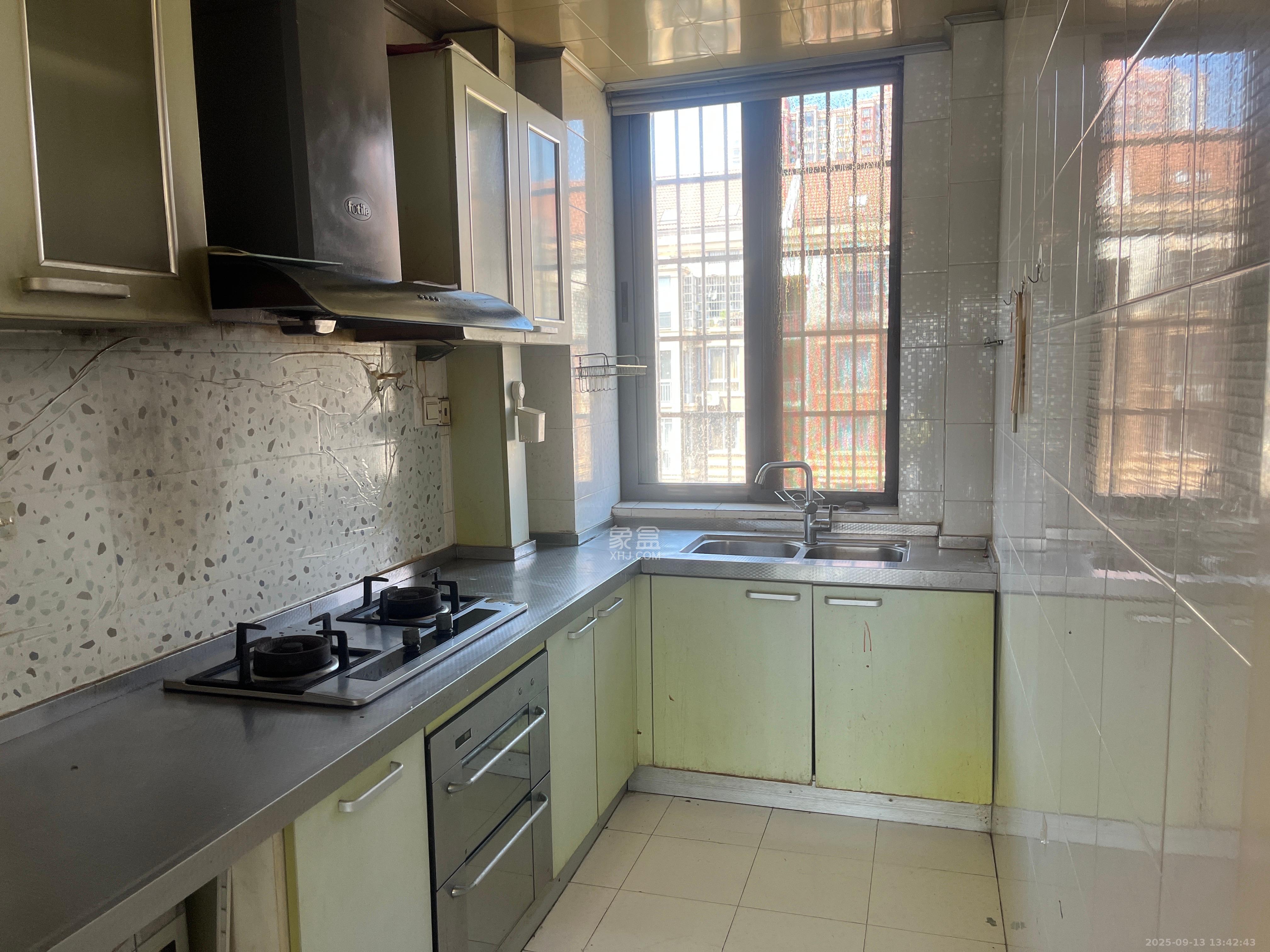 上海城小区 3室2厅2卫 2400.0元/月 上海城小区 3室2厅2卫 2400.0元/月室内图