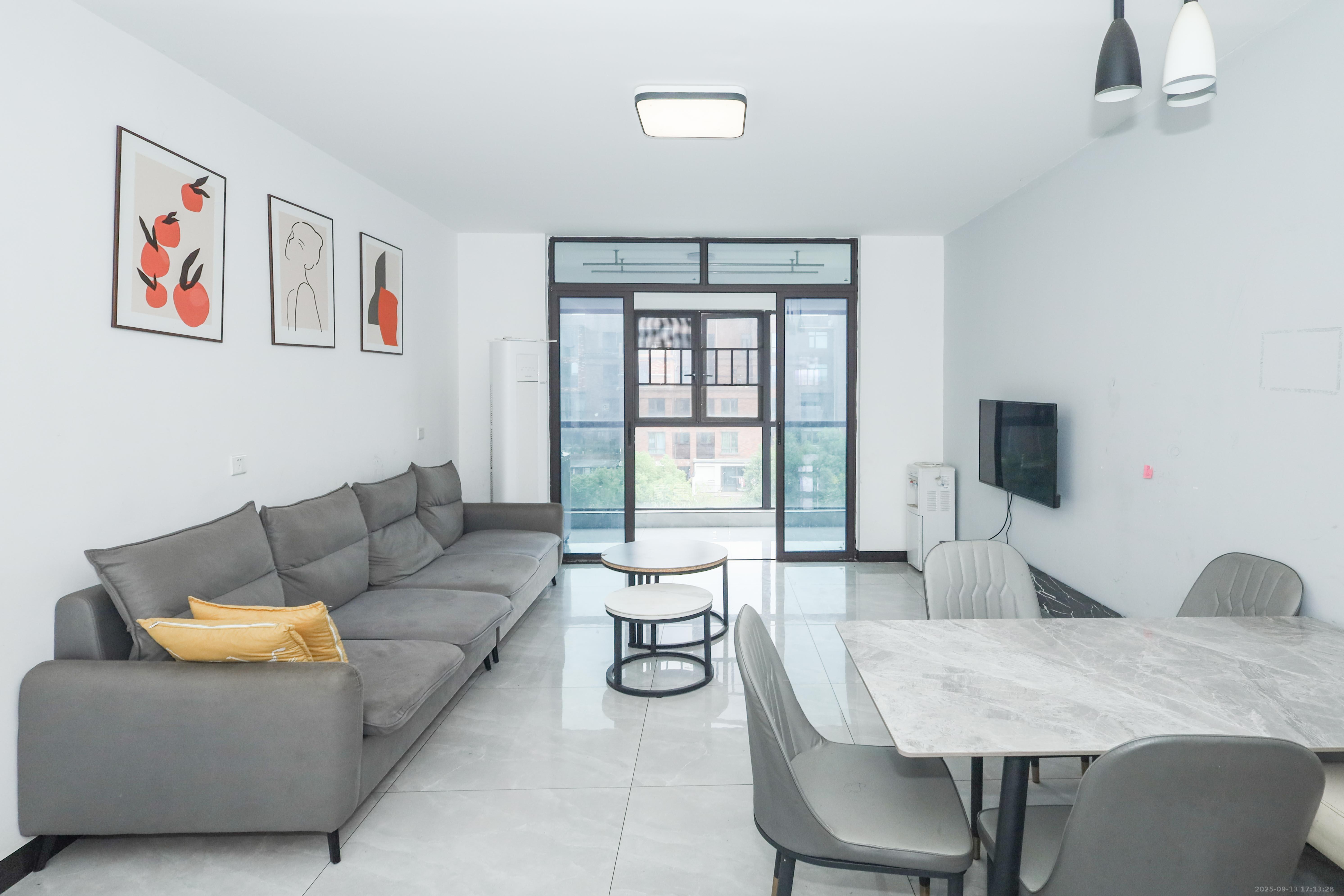 中冶中央公园 3室2厅1卫 110.0万 中冶中央公园 3室2厅1卫 110.0万客厅