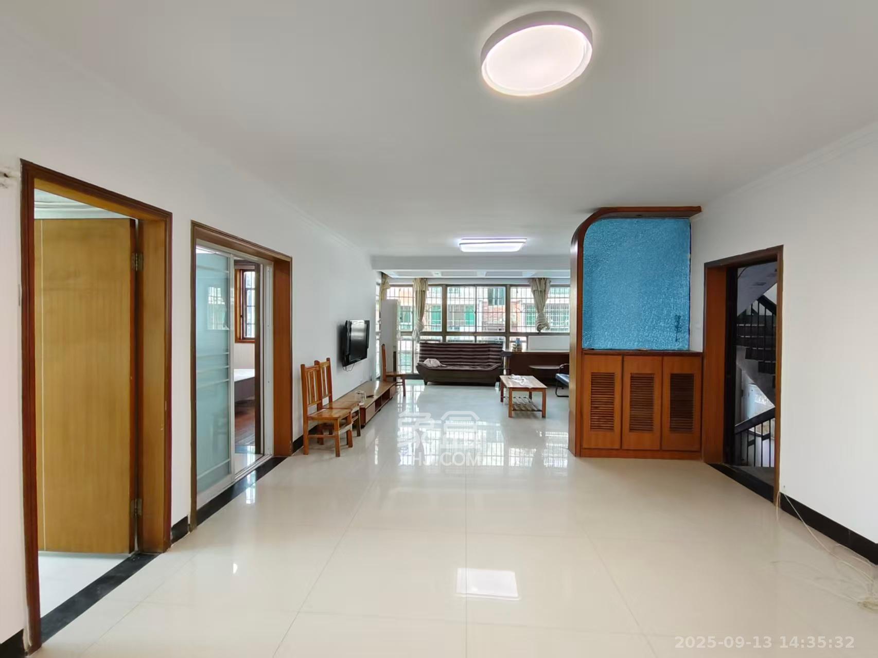 鑫湘佳园 3室2厅1卫 2300.0元/月 鑫湘佳园 3室2厅1卫 2300.0元/月室内图