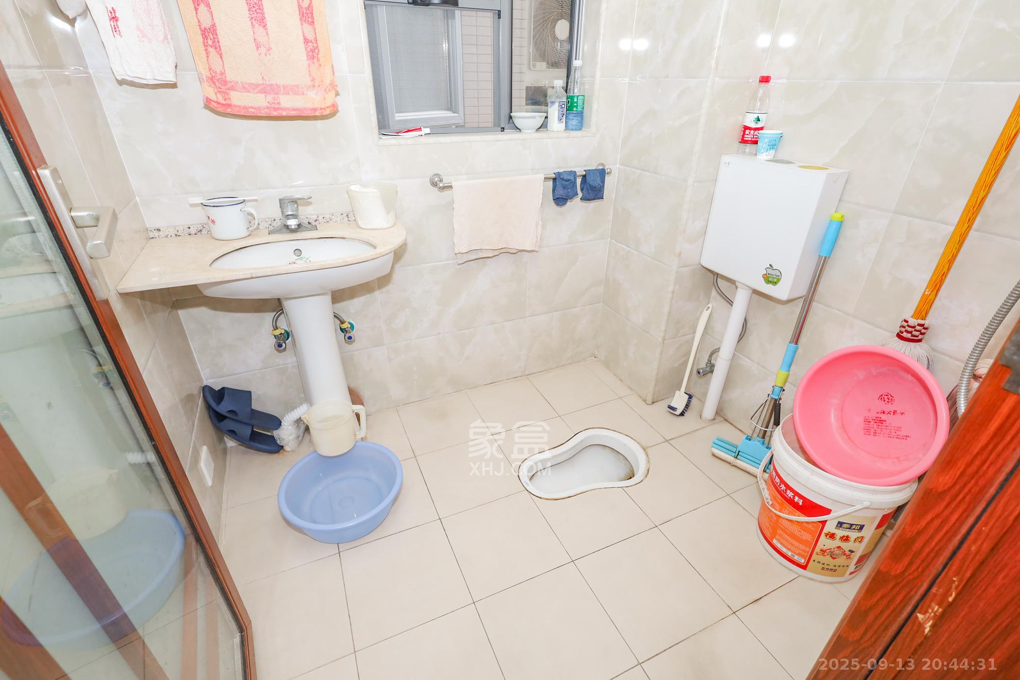 八方小区B区  3室2厅2卫    368.0万 八方小区B区  3室2厅2卫    368.0万卫生间