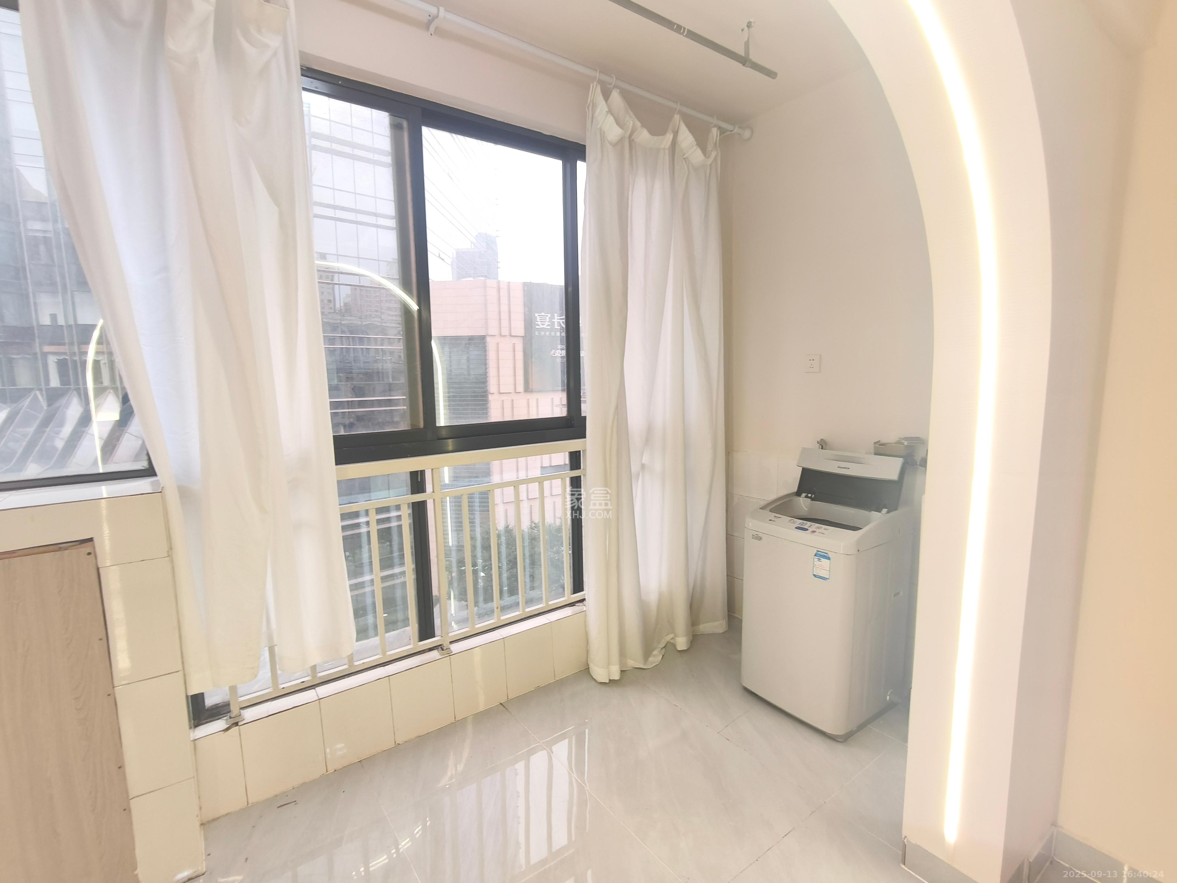 七彩丽都  1室1厅1卫   2200.00元/月室内图