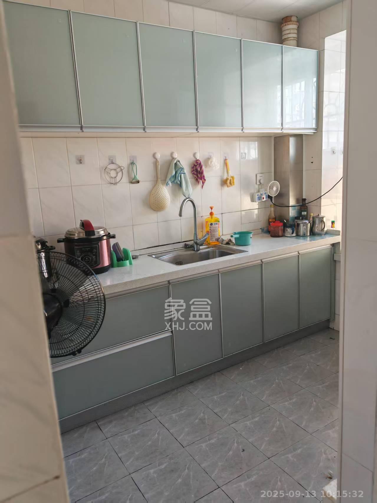 岳麓区教师村 3室2厅1卫 2600.0元/月 岳麓区教师村 3室2厅1卫 2600.0元/月室内图