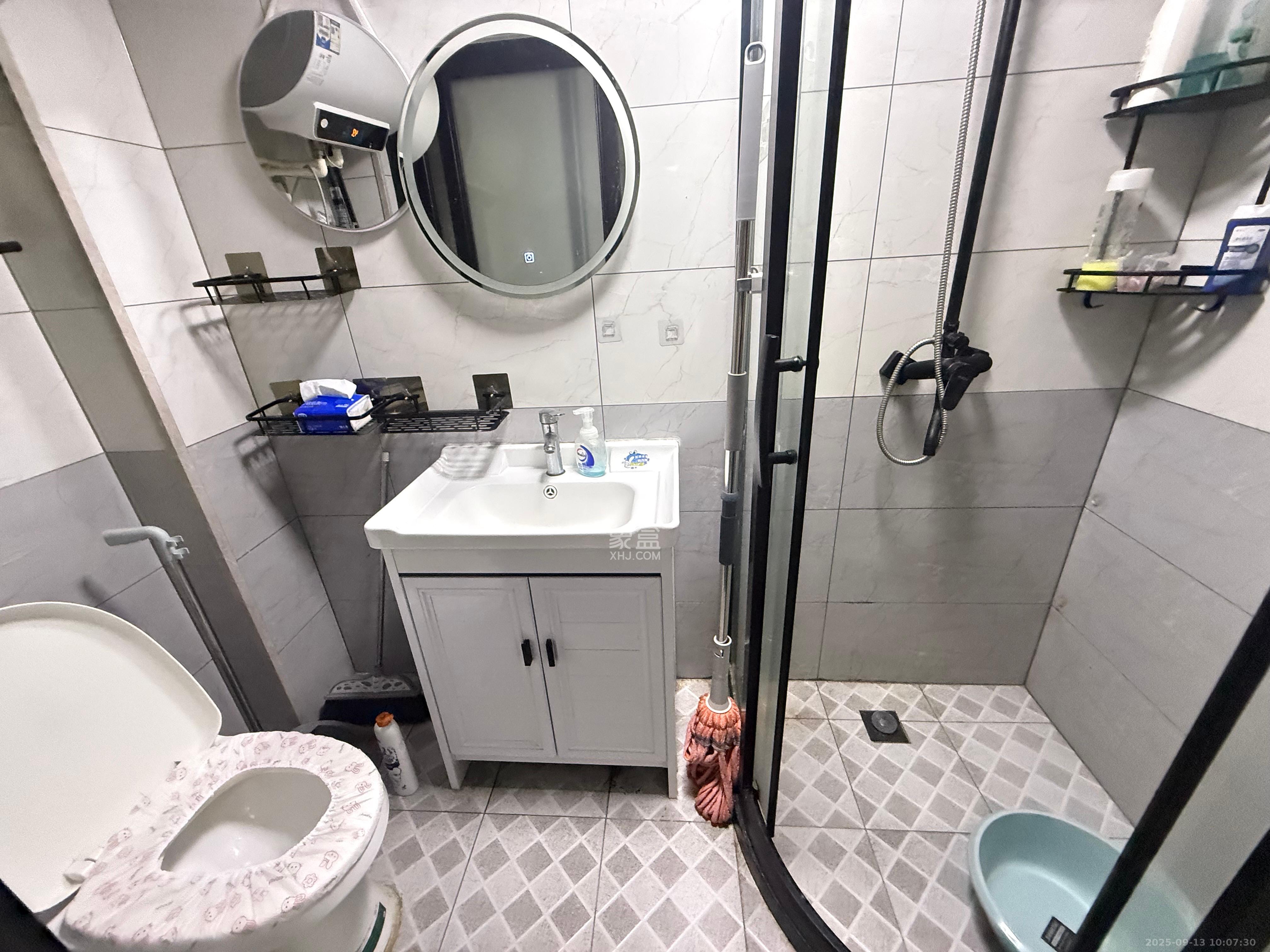 弘坤云寓 1室1厅1卫 2500.0元/月 弘坤云寓 1室1厅1卫 2500.0元/月室内图