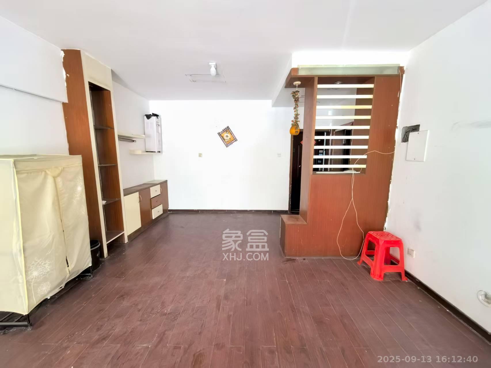 农广校单位宿舍  4室2厅2卫    2480.0元/月 农广校单位宿舍  4室2厅2卫    2480.0元/月室内图