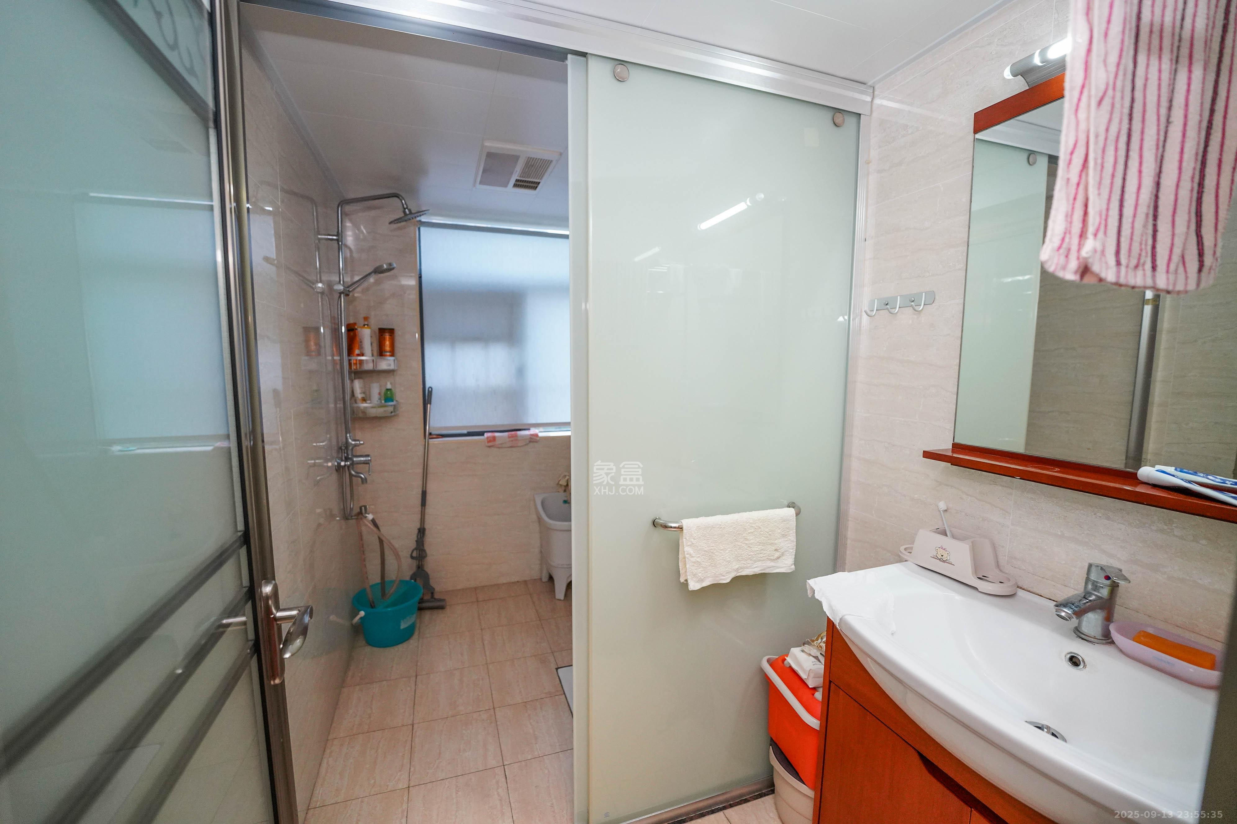 和美星城  3室3厅1卫    115.0万卫生间