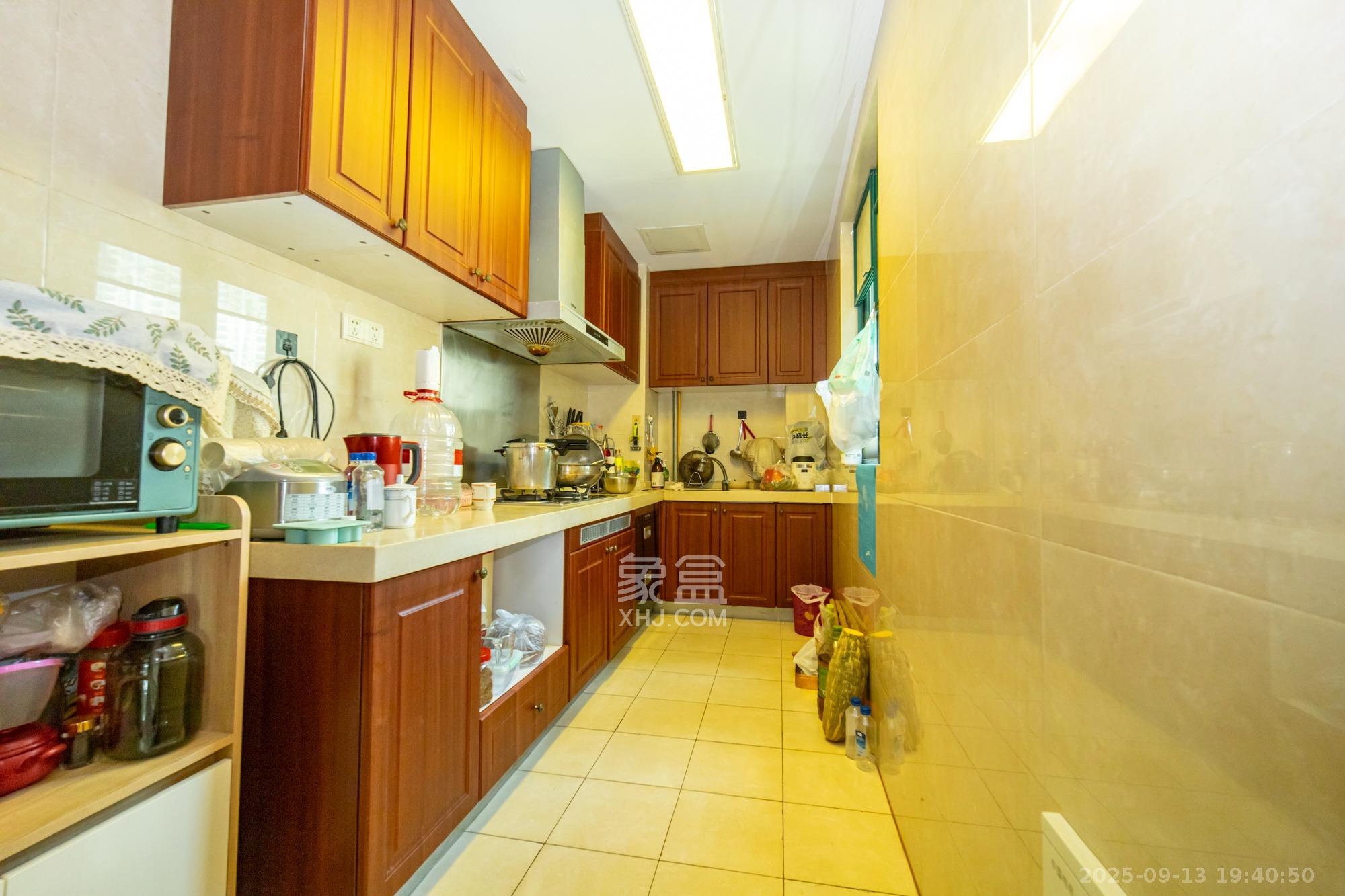 恒大雅苑  3室2厅2卫    125.0万厨房