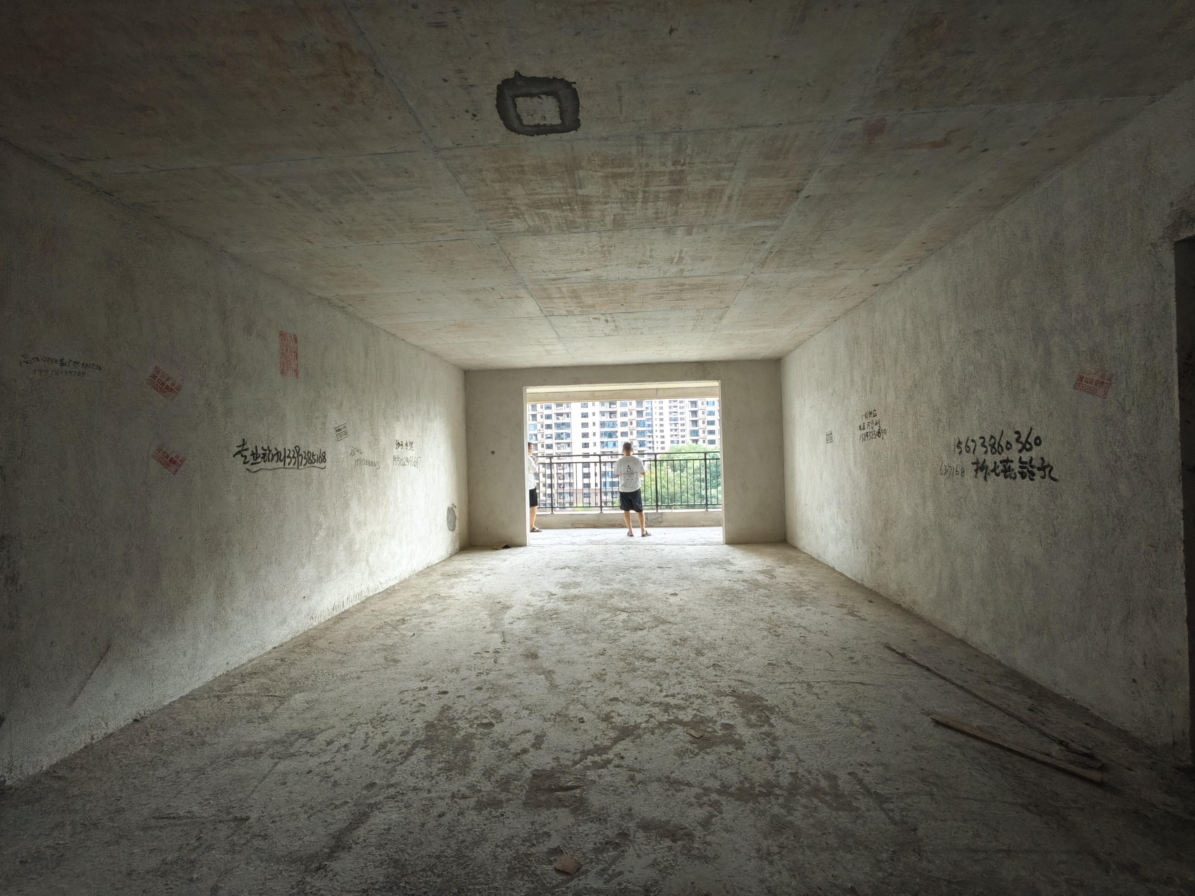 徐福桃花源 5室2厅2卫 99.8万 徐福桃花源 5室2厅2卫 99.8万客厅