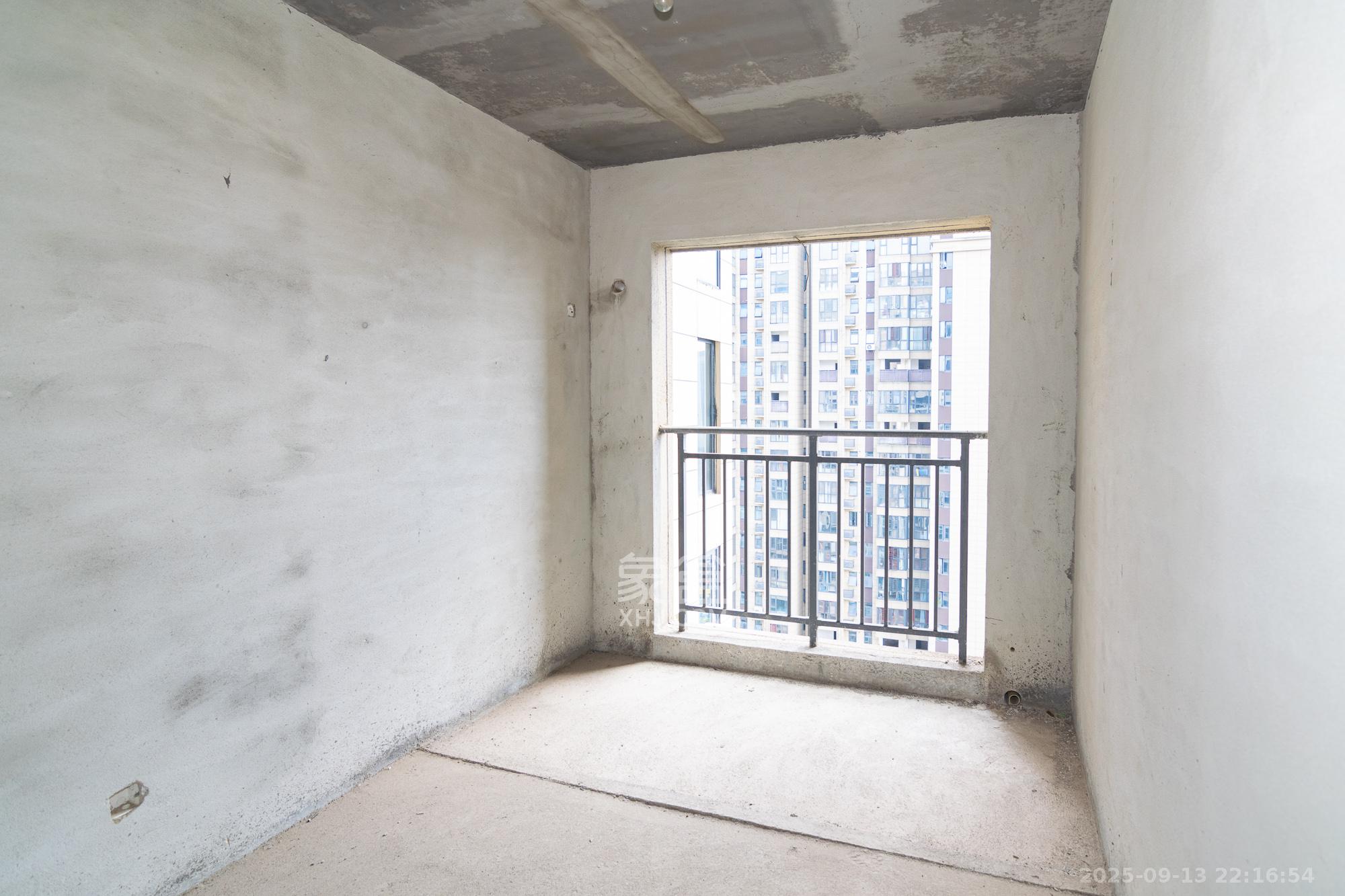 联诚雅郡 5室2厅2卫 98.0万 联诚雅郡 5室2厅2卫 98.0万卧室