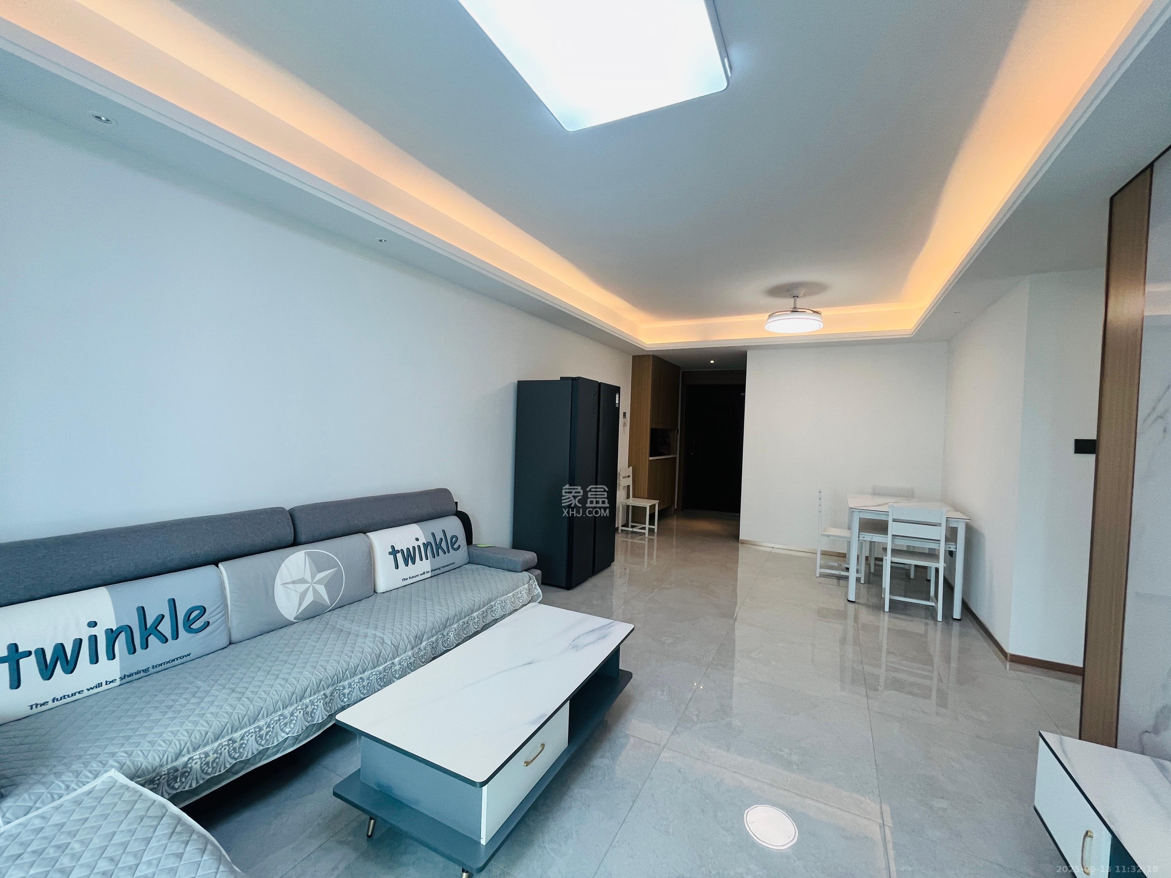 汉唐世家二期  3室2厅2卫    2300.0元/月室内图