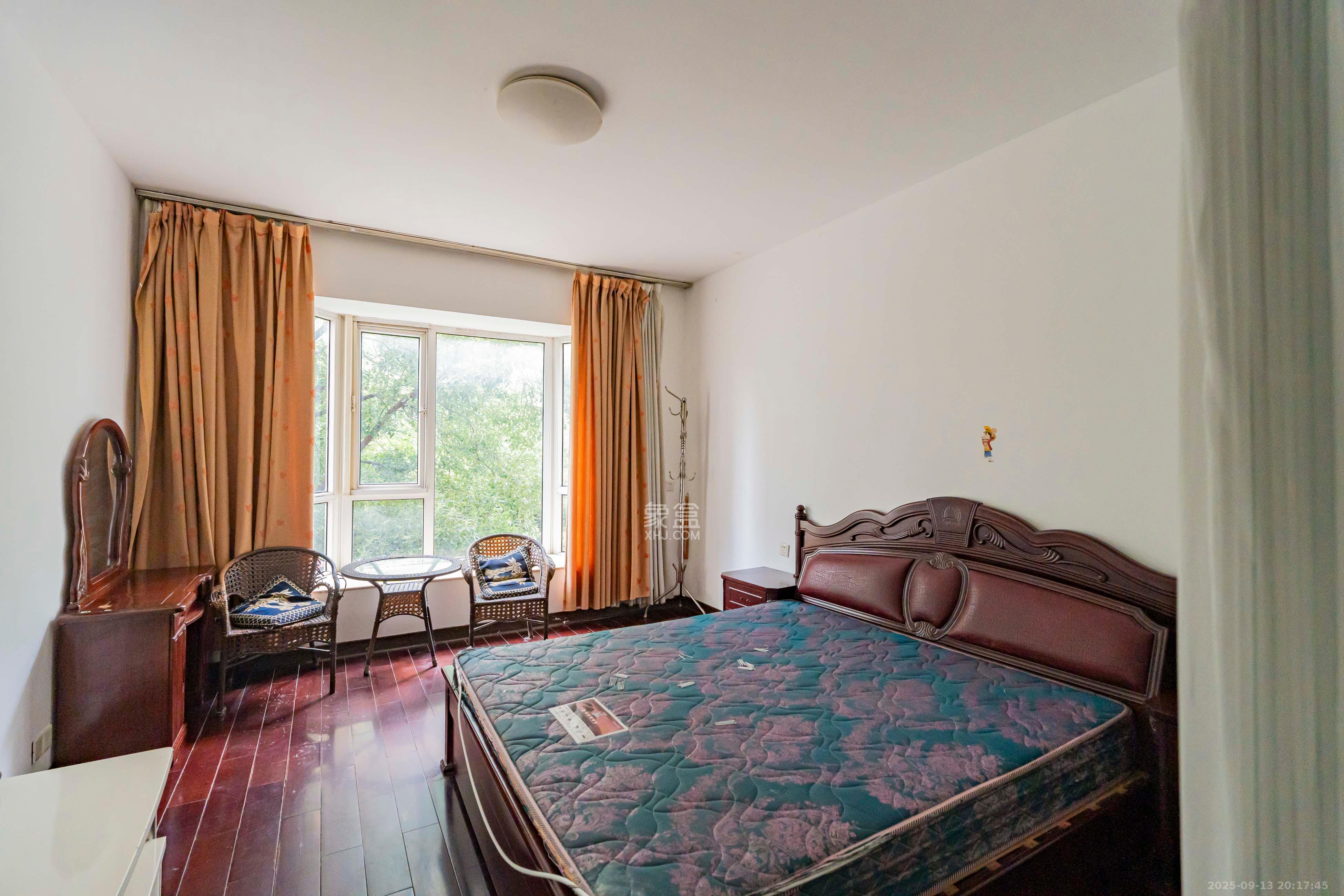 左岸春天  4室2厅2卫    128.0万卧室