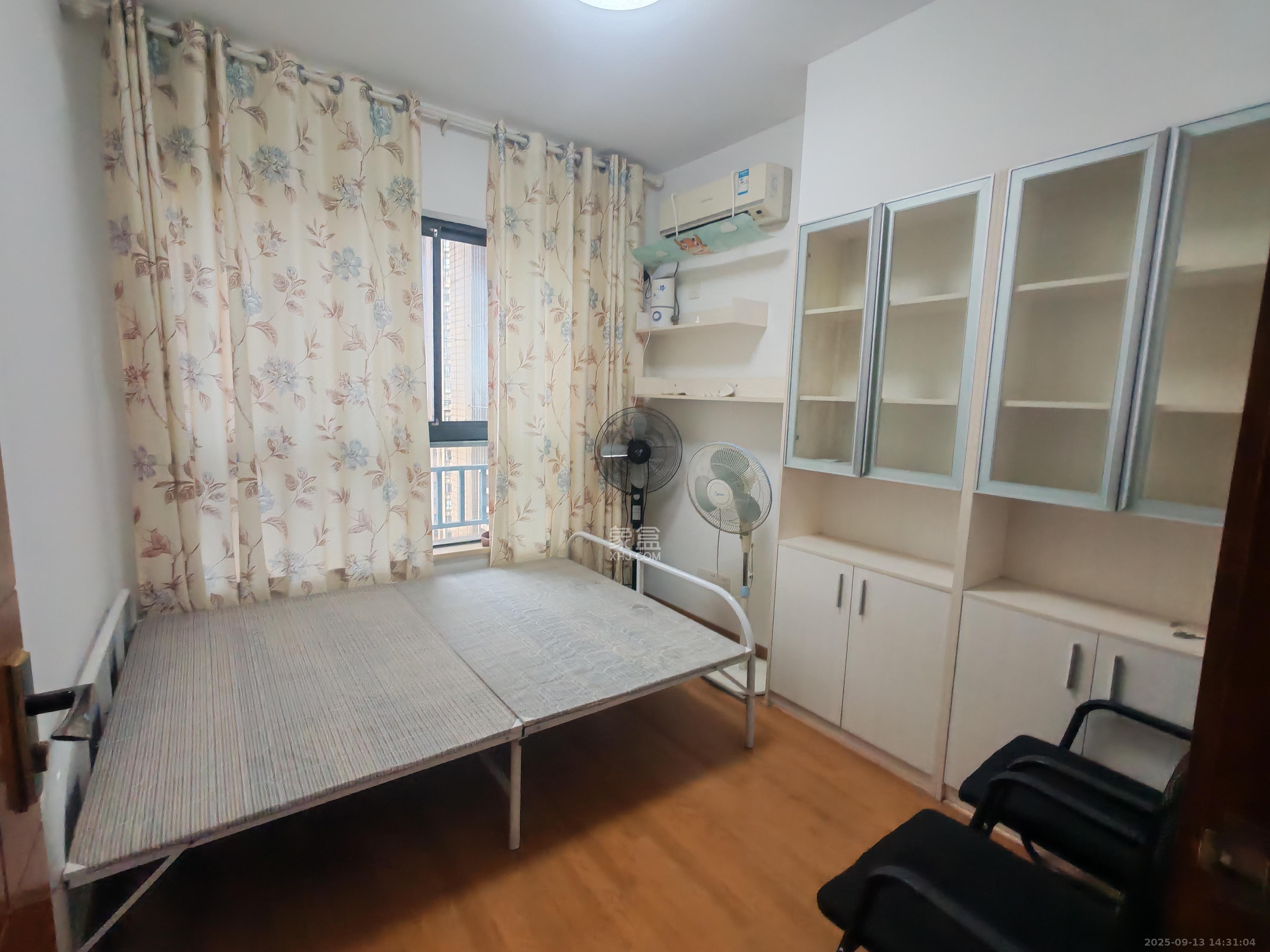 香樟兰亭（朗峰苑）  4室2厅2卫    2800.0元/月室内图