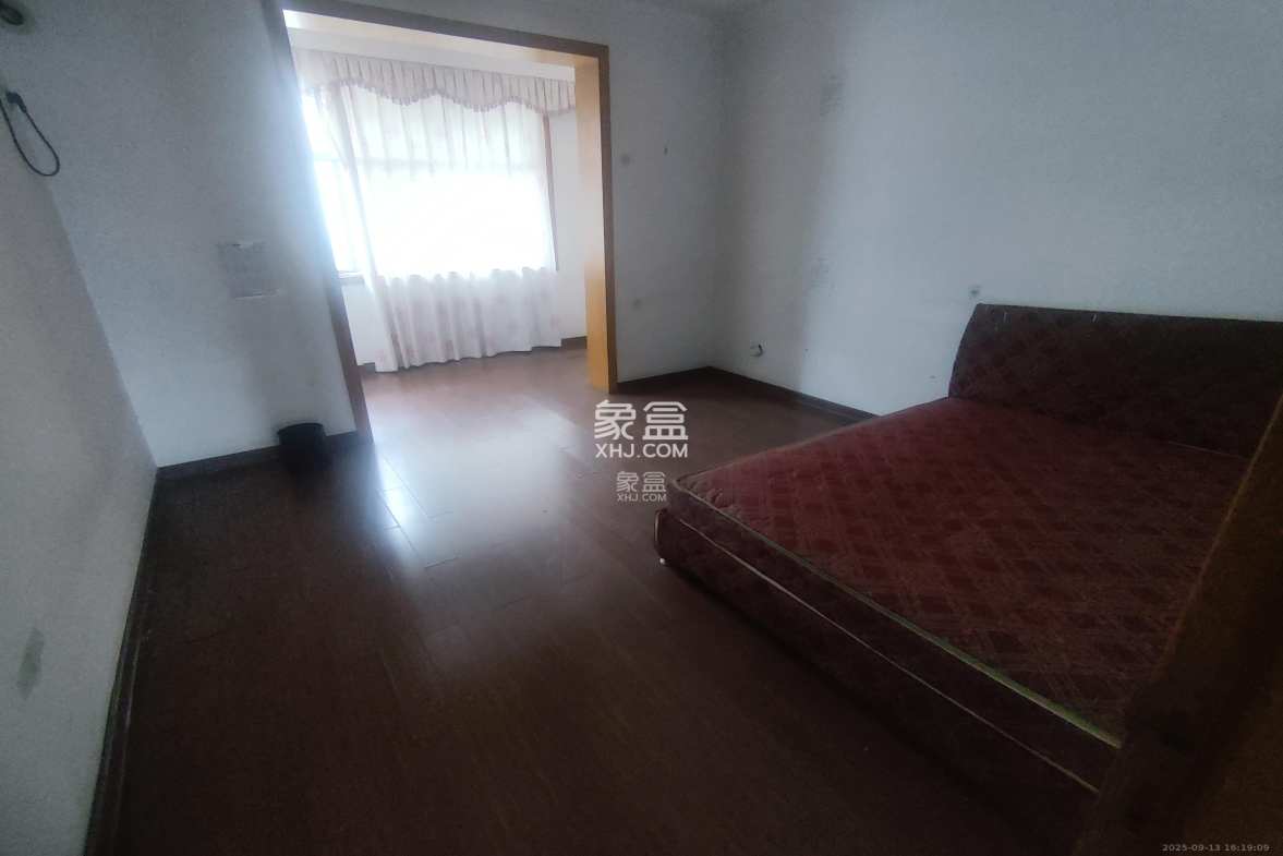 湘华公寓 5室2厅2卫 2600.0元/月 湘华公寓 5室2厅2卫 2600.0元/月室内图