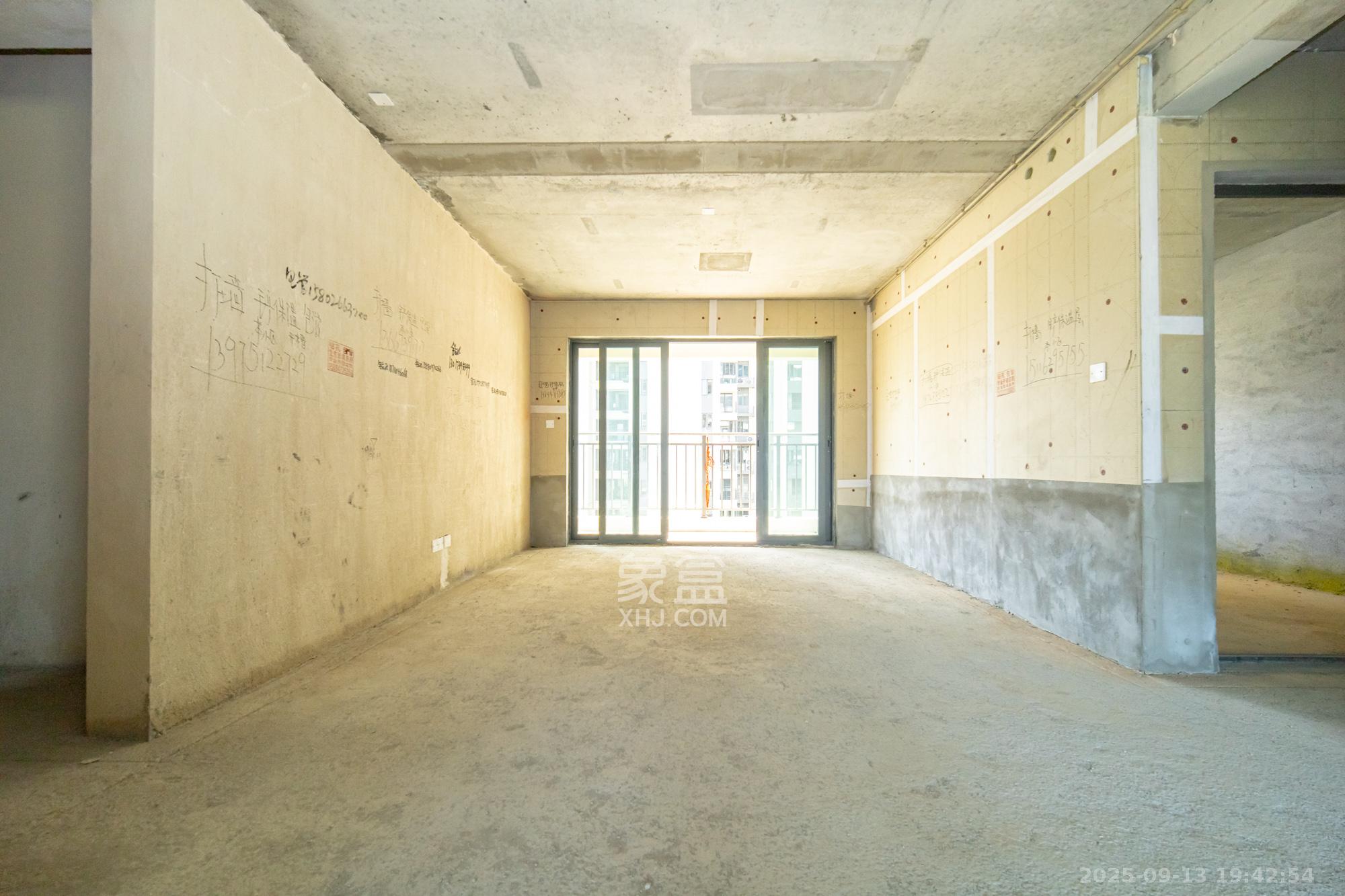 保利和光尘樾 4室2厅2卫 152.0万 保利和光尘樾 4室2厅2卫 152.0万客厅