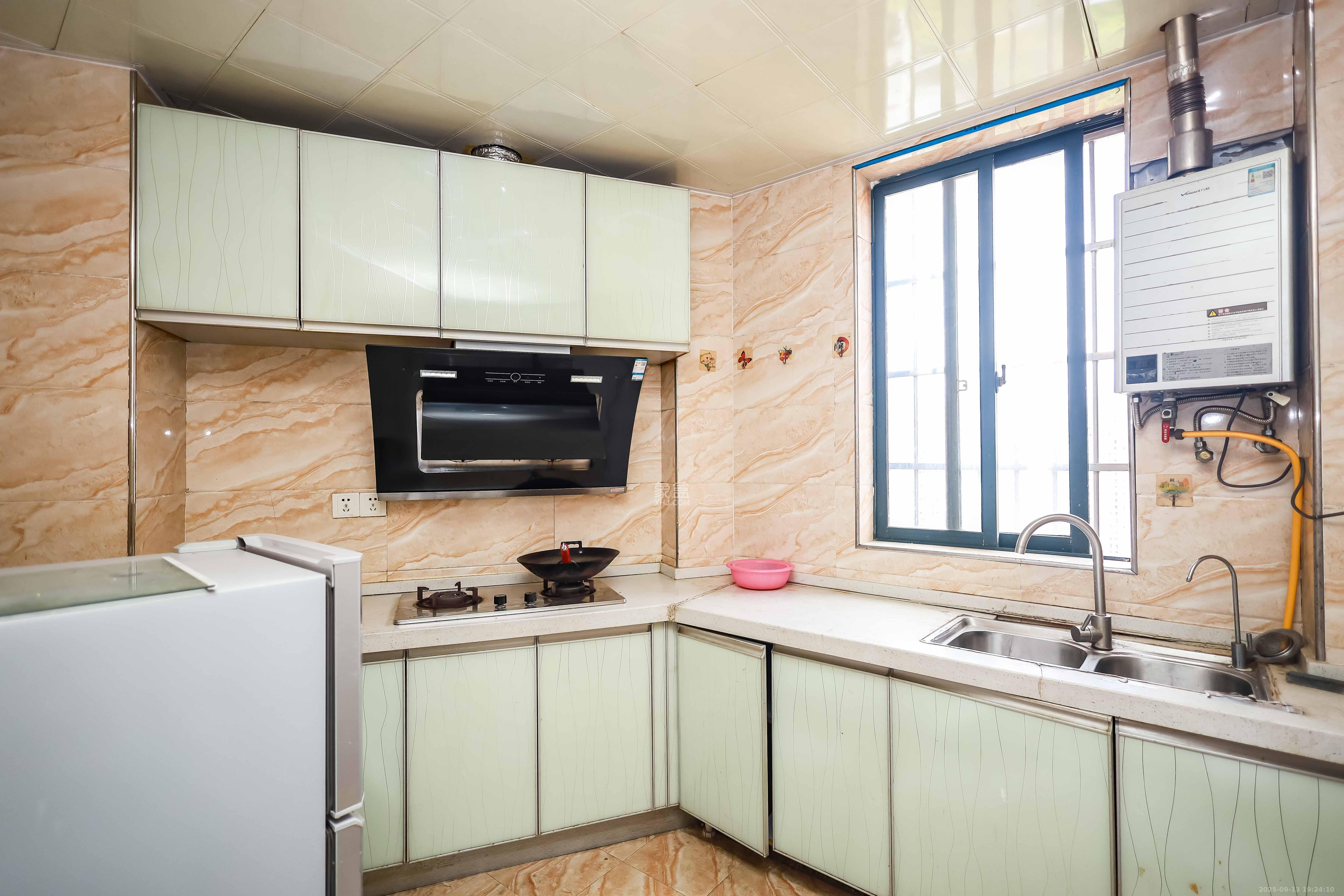 诚兴园  2室2厅1卫    58.0万厨房