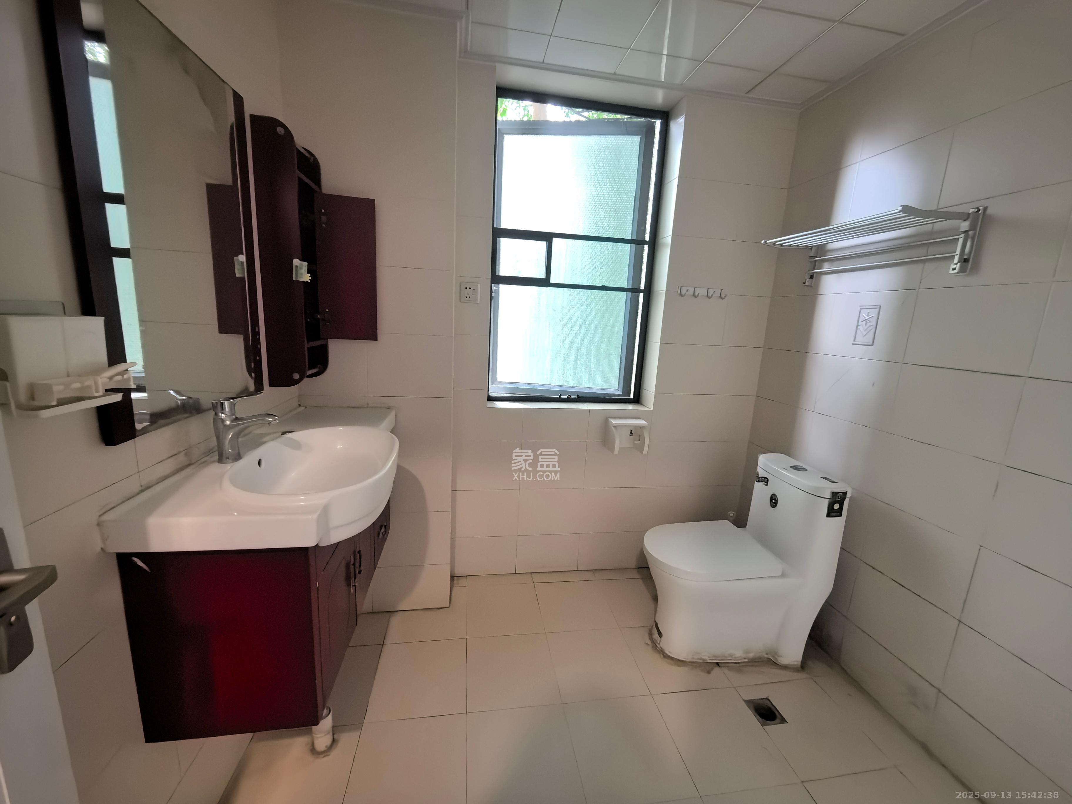 山水熙园  3室2厅2卫    2300.0元/月室内图