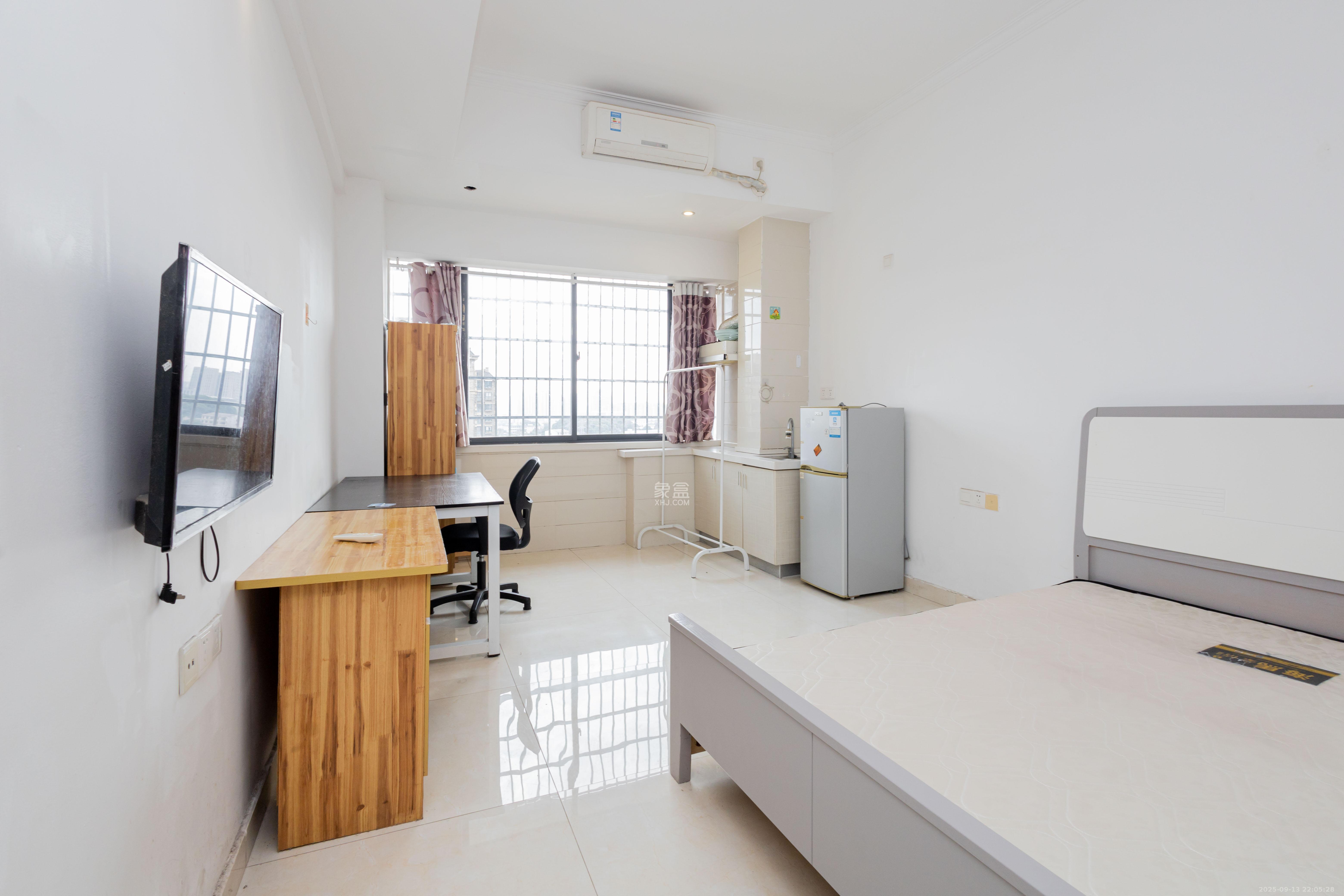 佐佑大厦 1室1厅1卫 13.0万 佐佑大厦 1室1厅1卫 13.0万客厅