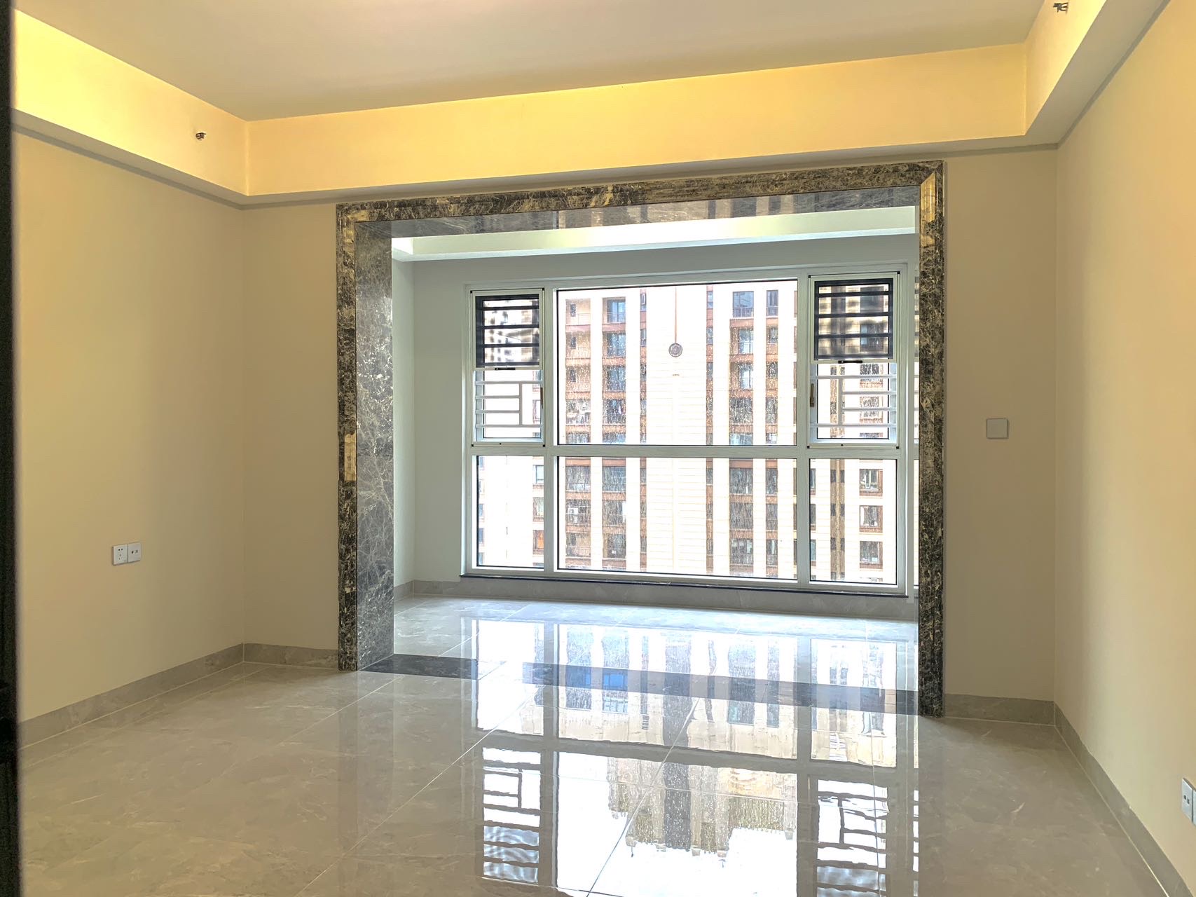 海航豪庭南苑 4室2厅3卫 570.0万 海航豪庭南苑 4室2厅3卫 570.0万室内图