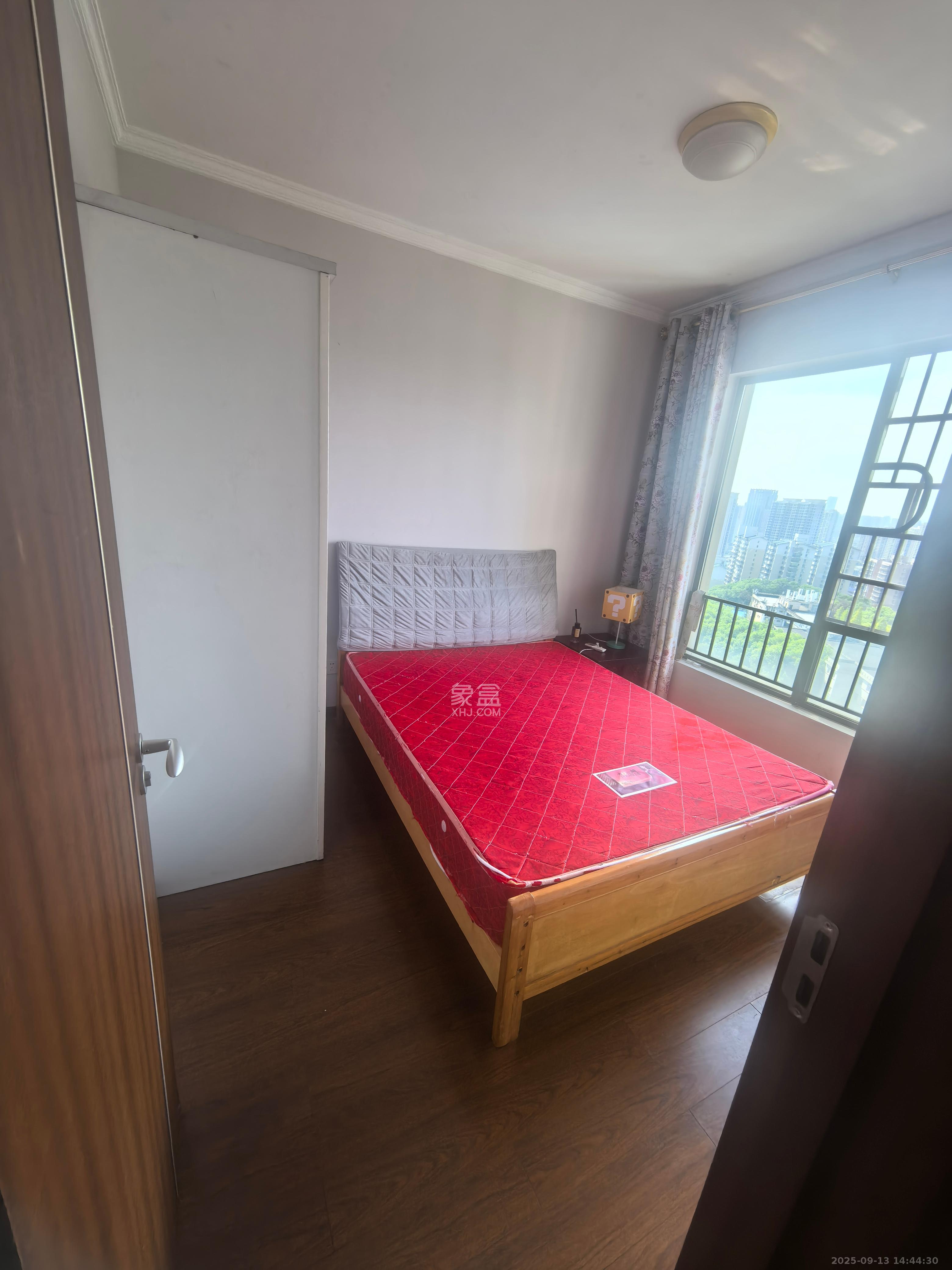 万科金域华府三四期  3室2厅2卫    2300.0元/月 万科金域华府三四期  3室2厅2卫    2300.0元/月室内图