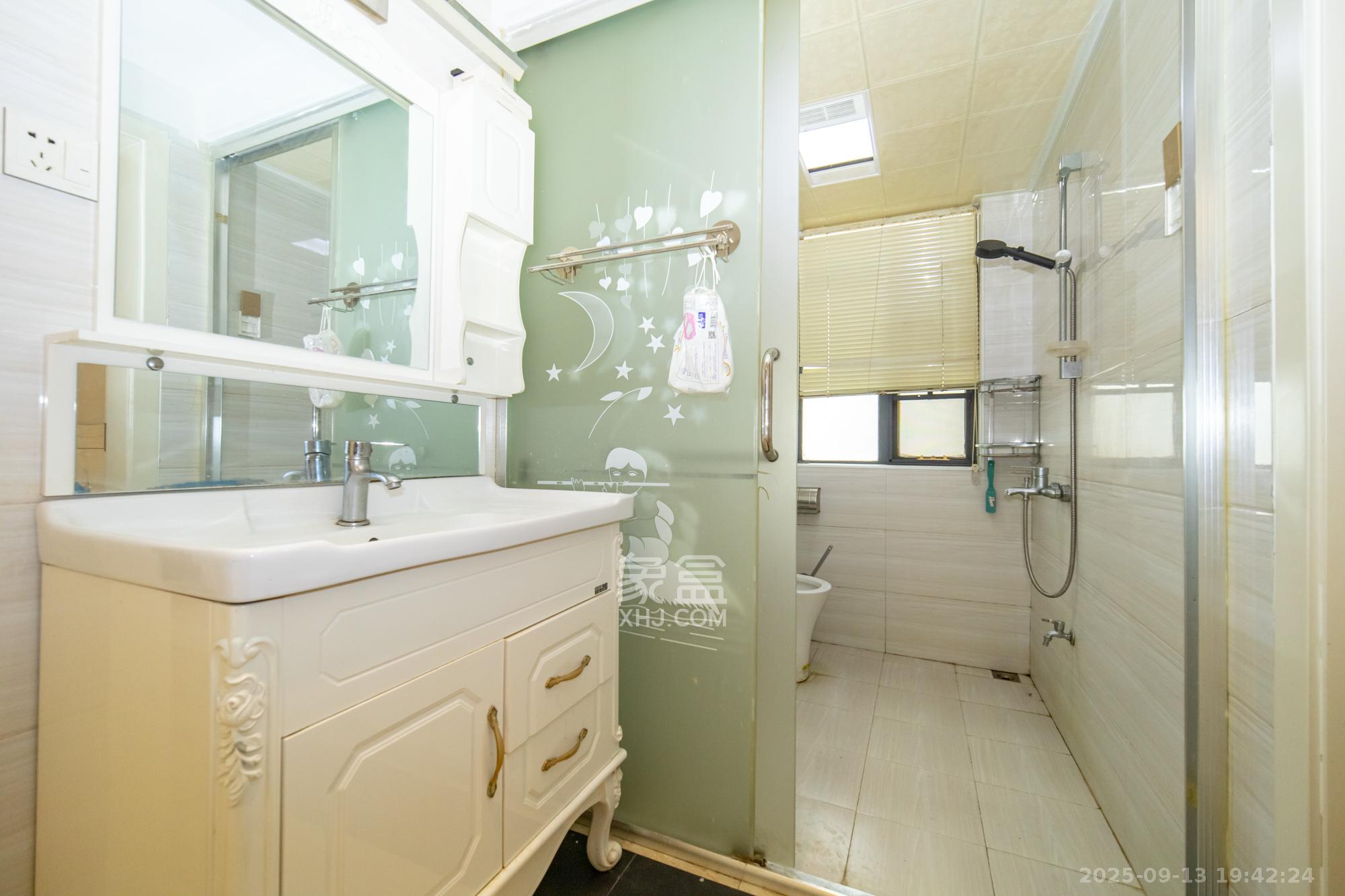 悦湖山  3室2厅1卫    69.0万卫生间