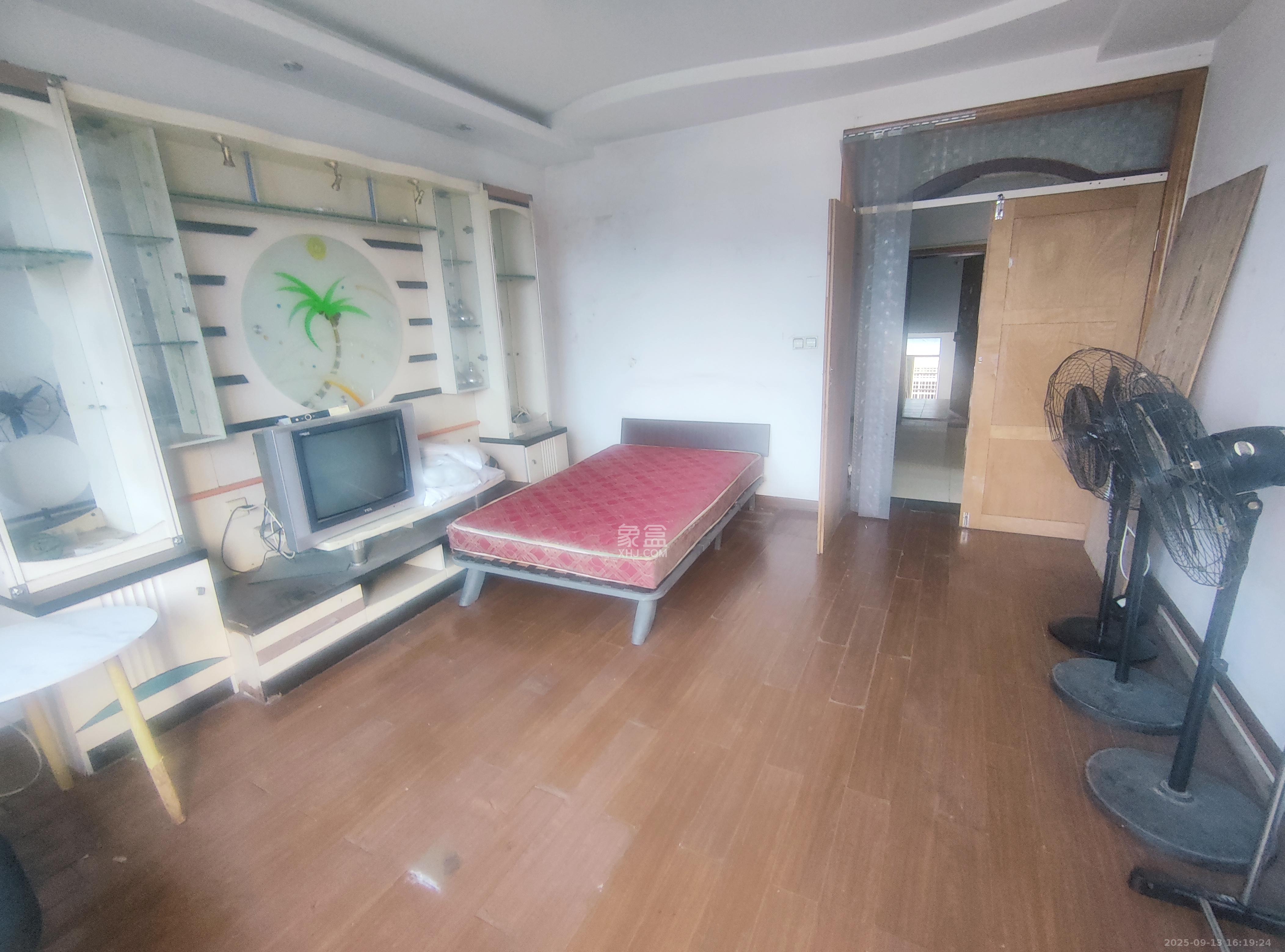 湘华公寓 5室2厅2卫 2600.0元/月 湘华公寓 5室2厅2卫 2600.0元/月室内图