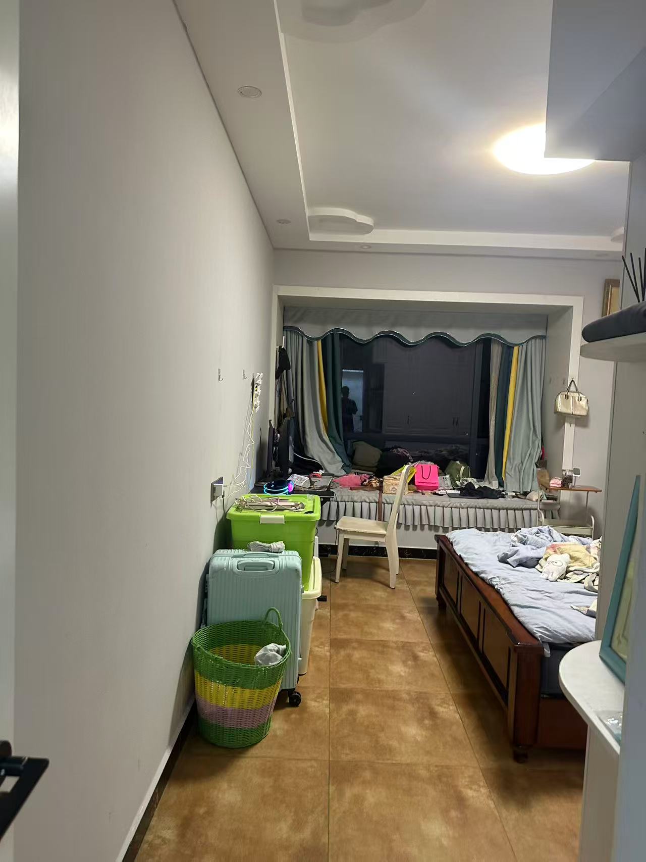 天门壹号 4室2厅1卫 2200.0元/月 天门壹号 4室2厅1卫 2200.0元/月室内图