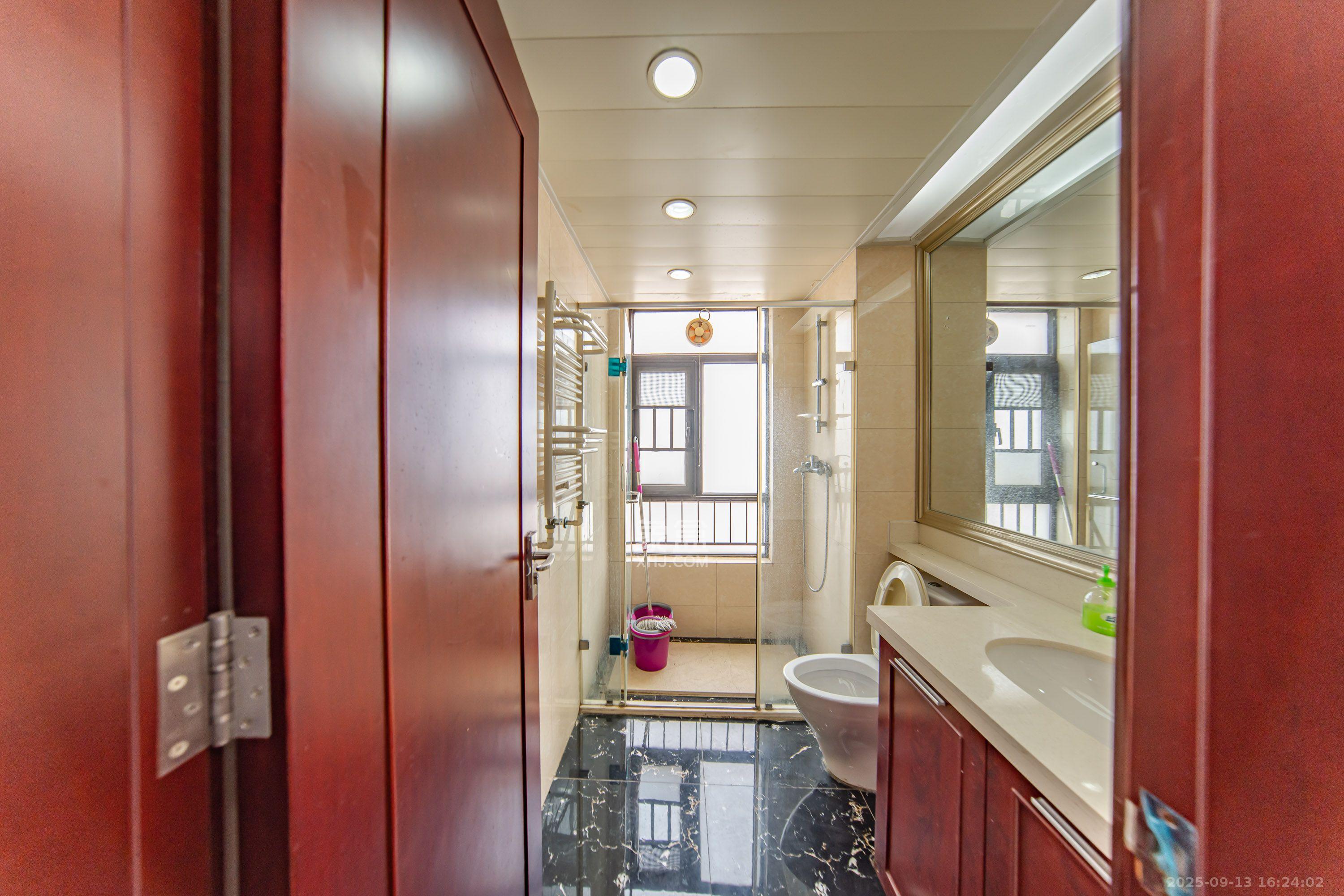 中海国际二期  3室2厅1卫    2000.0元/月 中海国际二期  3室2厅1卫    2000.0元/月室内图