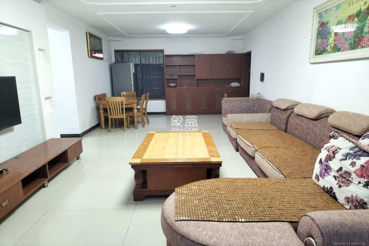 骑龙安置小区 3室2厅2卫 2200.0元/月 骑龙安置小区 3室2厅2卫 2200.0元/月室内图