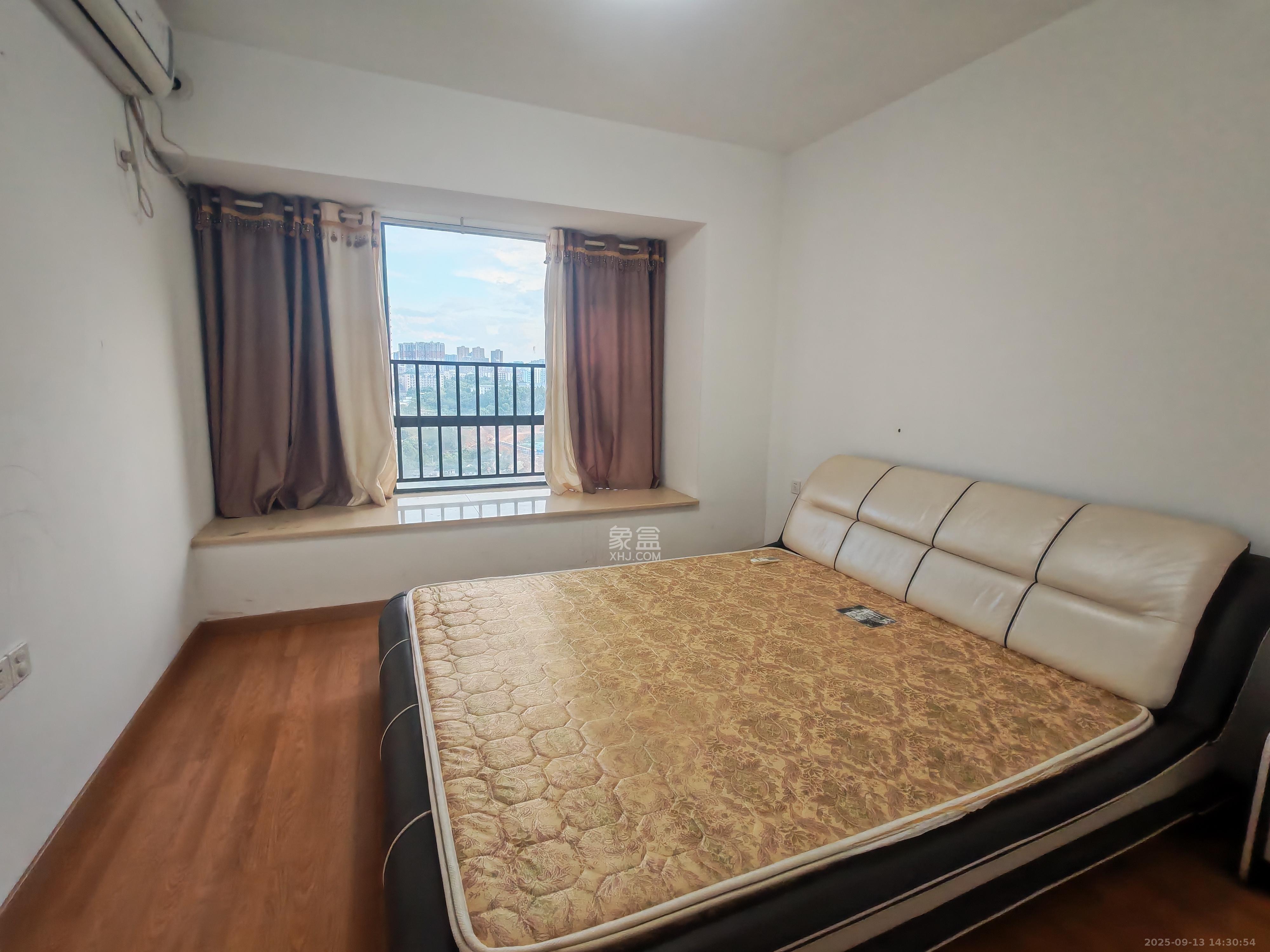 香樟兰亭（朗峰苑）  4室2厅2卫    2800.0元/月室内图