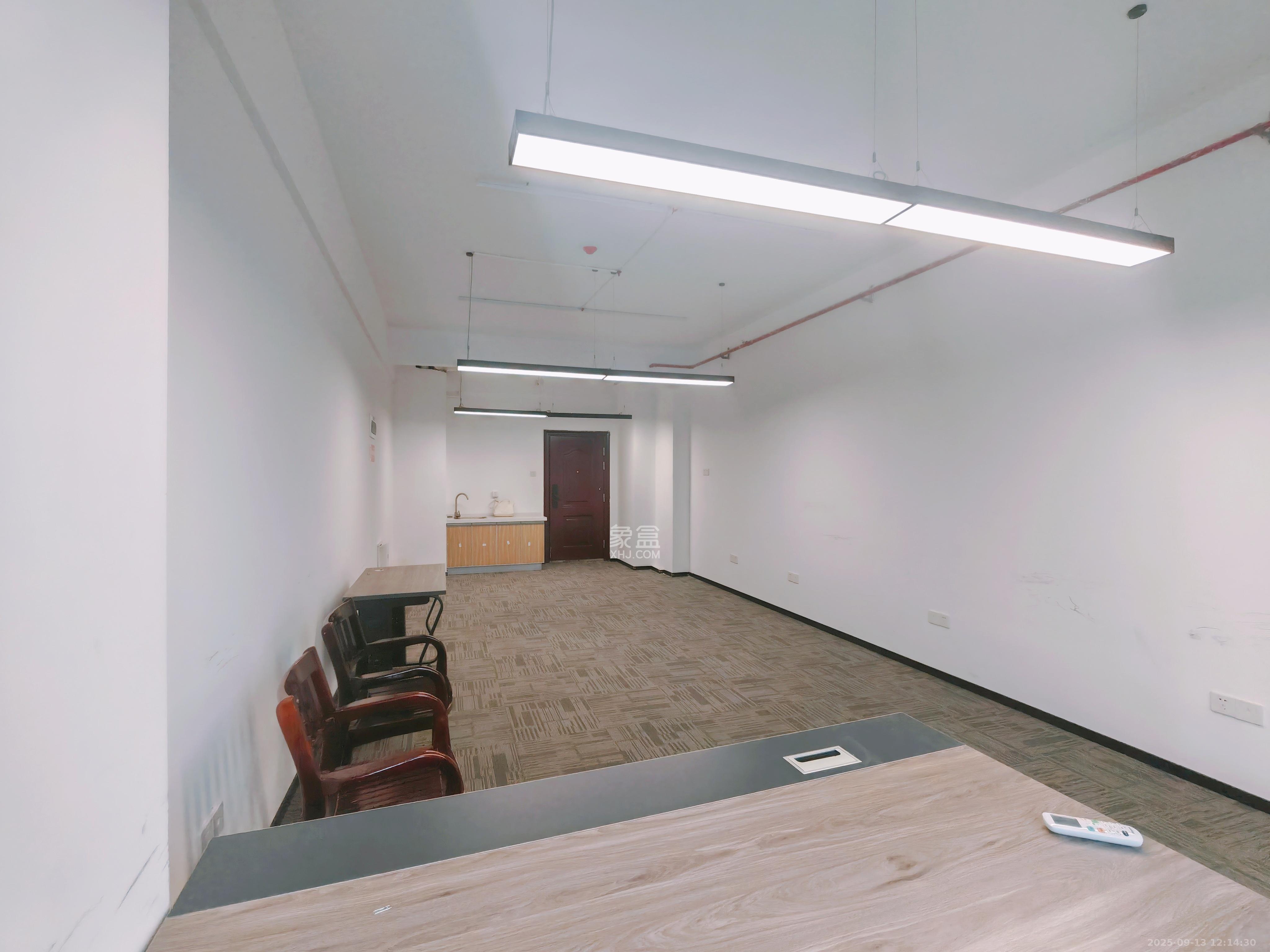 湘域智慧广场 1室0厅0卫 2180.0元/月 湘域智慧广场 1室0厅0卫 2180.0元/月室内图