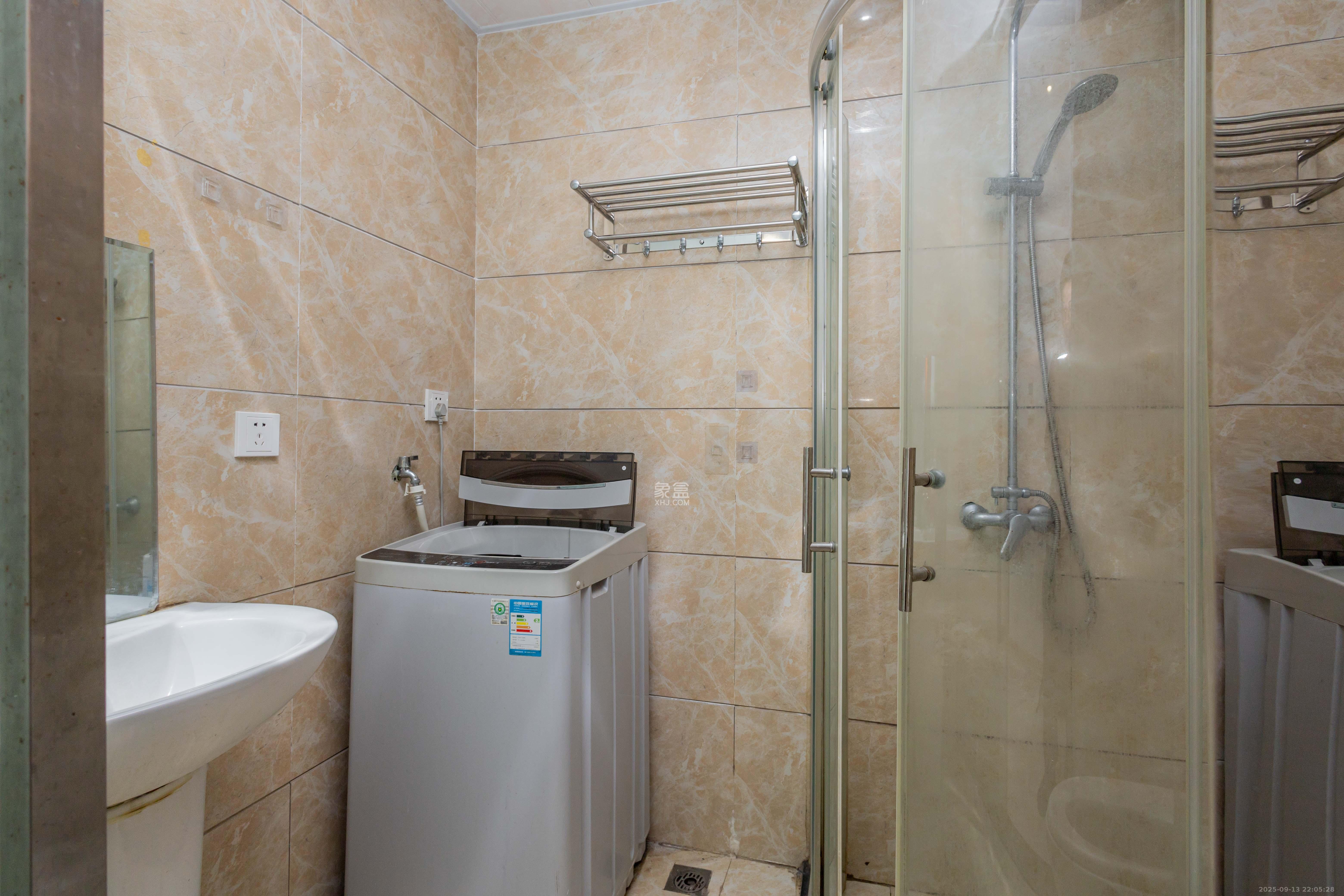 佐佑大厦 1室1厅1卫 13.0万 佐佑大厦 1室1厅1卫 13.0万卫生间