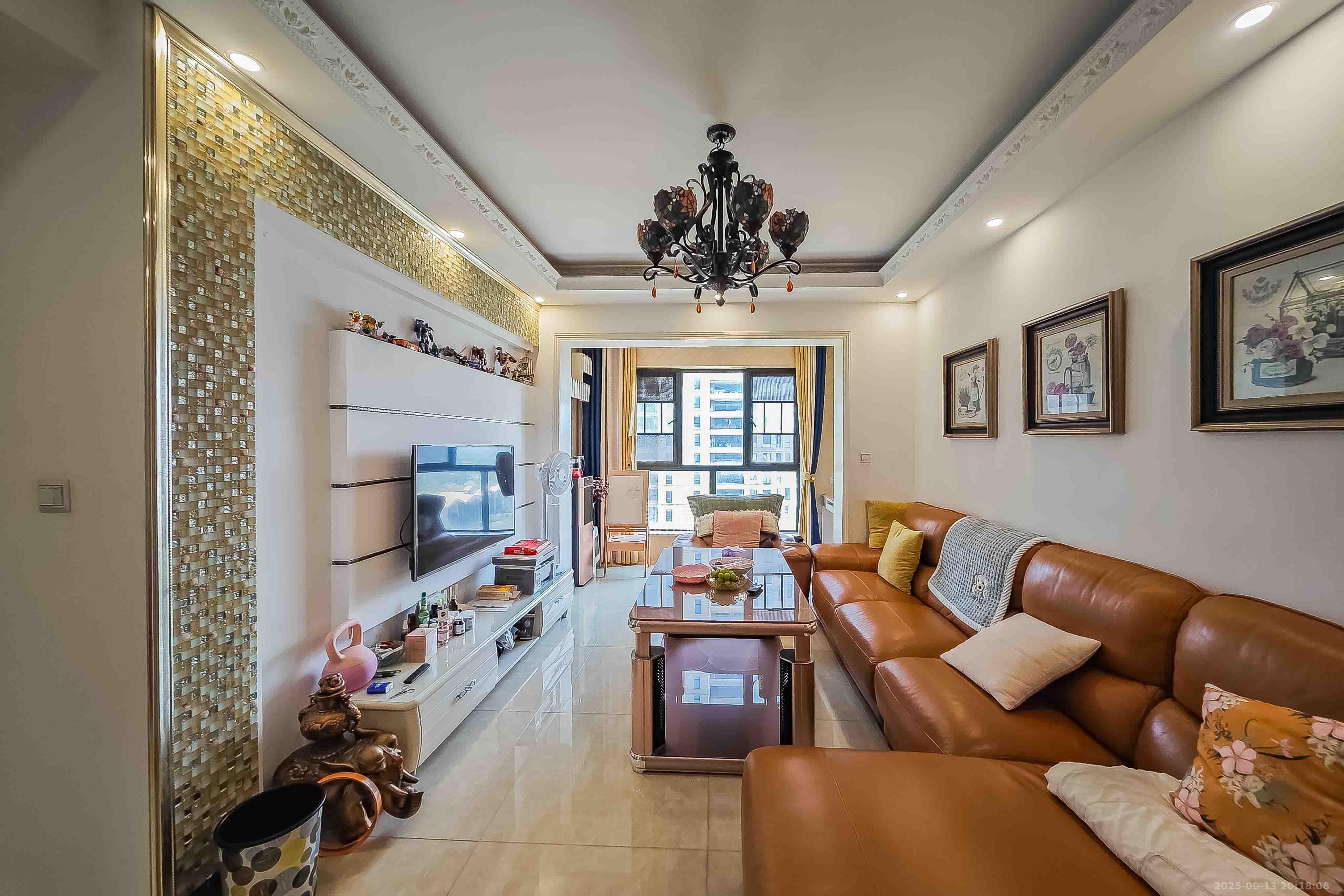 兴旺正佳广场(金石雅苑) 3室2厅1卫 95.0万 兴旺正佳广场(金石雅苑) 3室2厅1卫 95.0万客厅