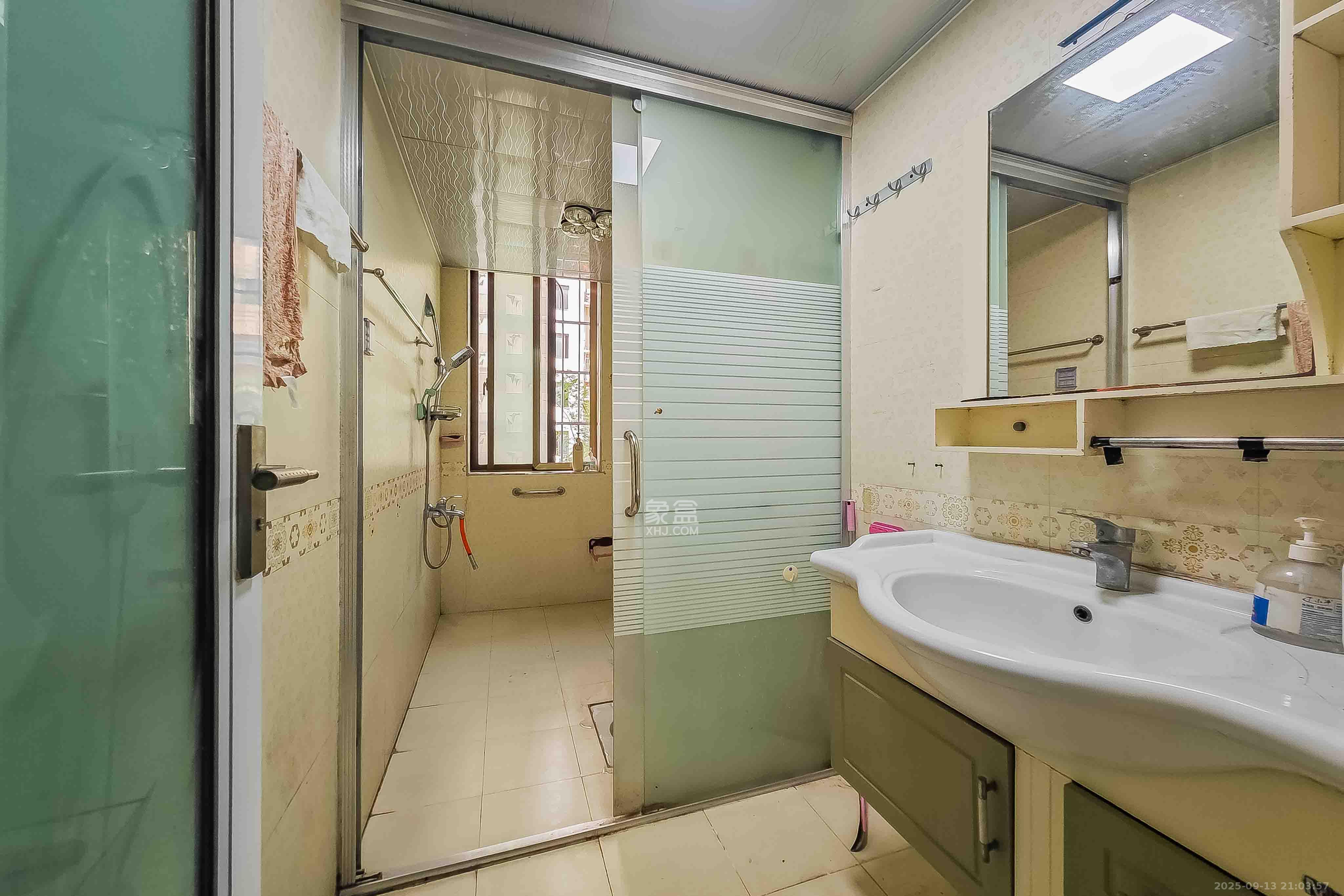 湘核佳苑  3室2厅2卫    90.0万 湘核佳苑  3室2厅2卫    90.0万卫生间