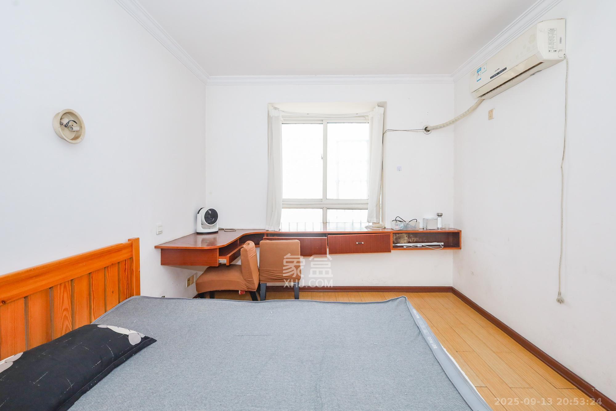 德润园  2室2厅1卫    63.0万卧室