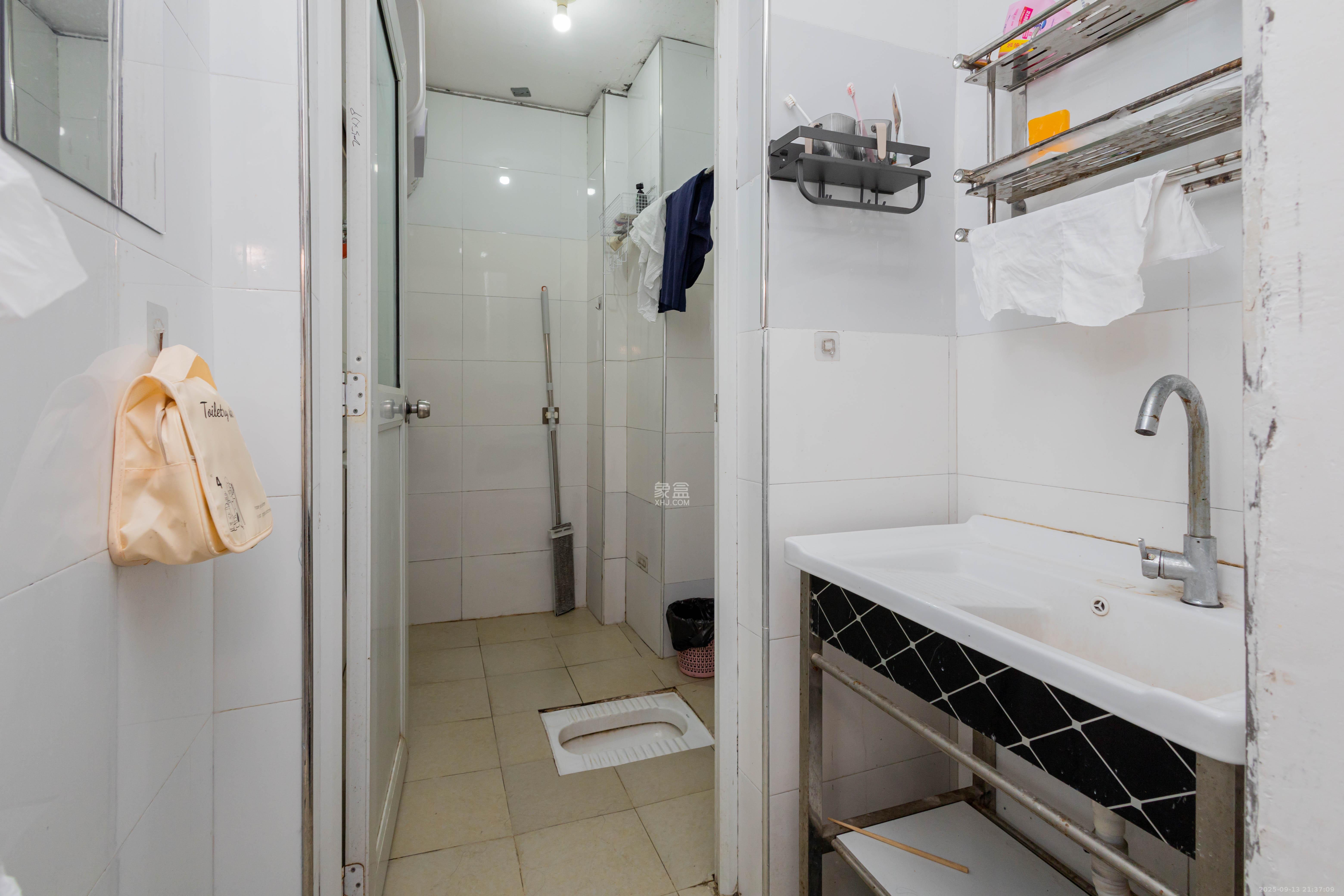 中国铁建国际城一期  1室1厅1卫    30.0万客厅