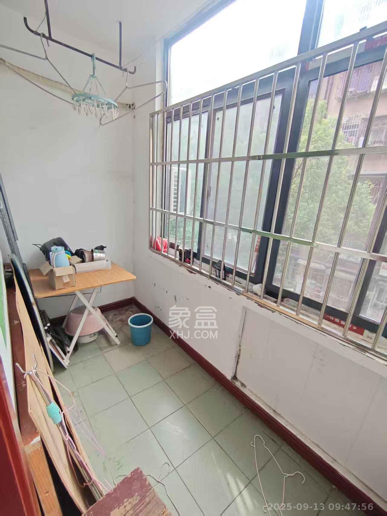 桂花二村  3室1厅1卫    1700.0元/月室内图