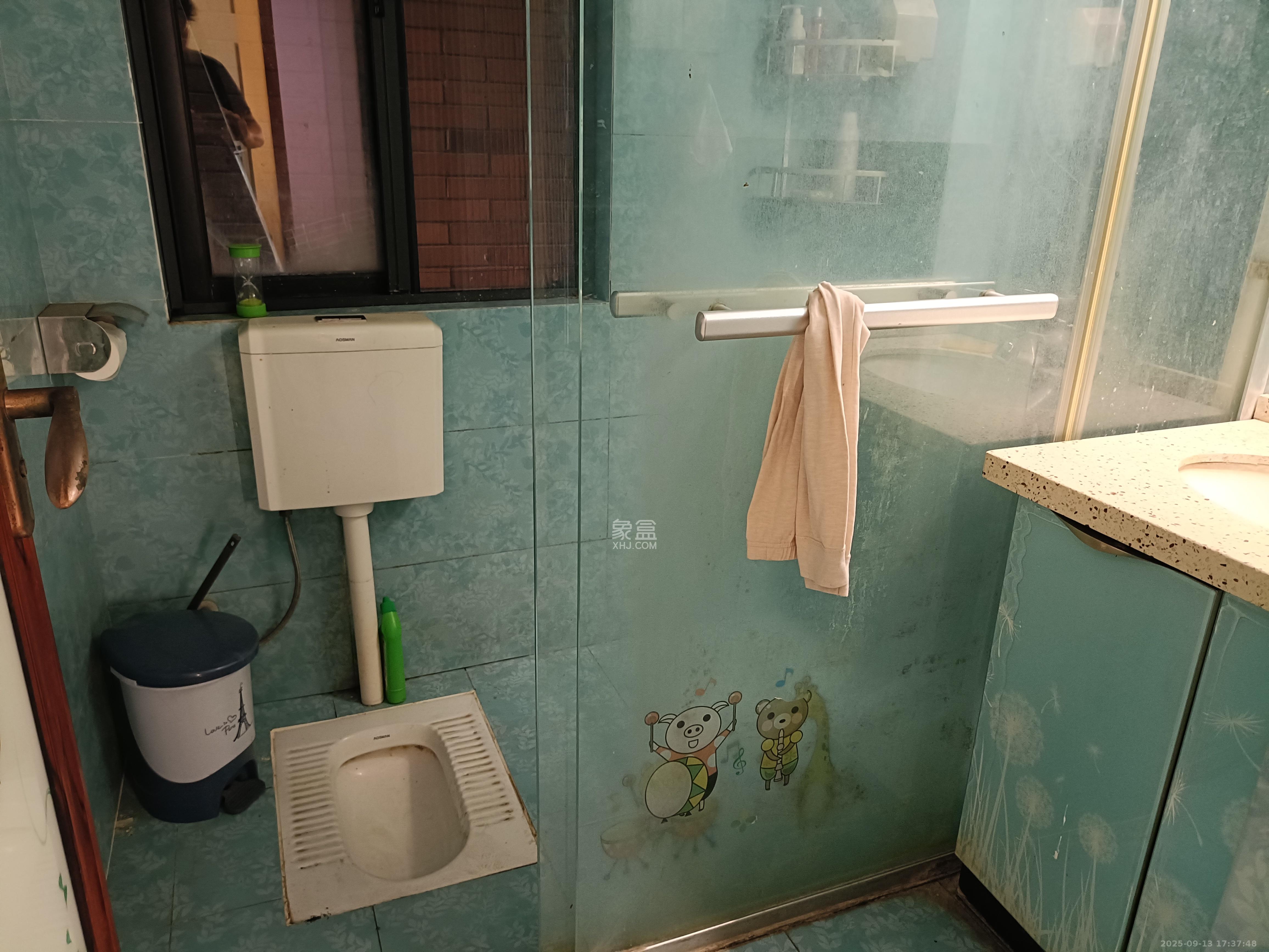 翡翠云天  3室1厅1卫    1800.0元/月室内图