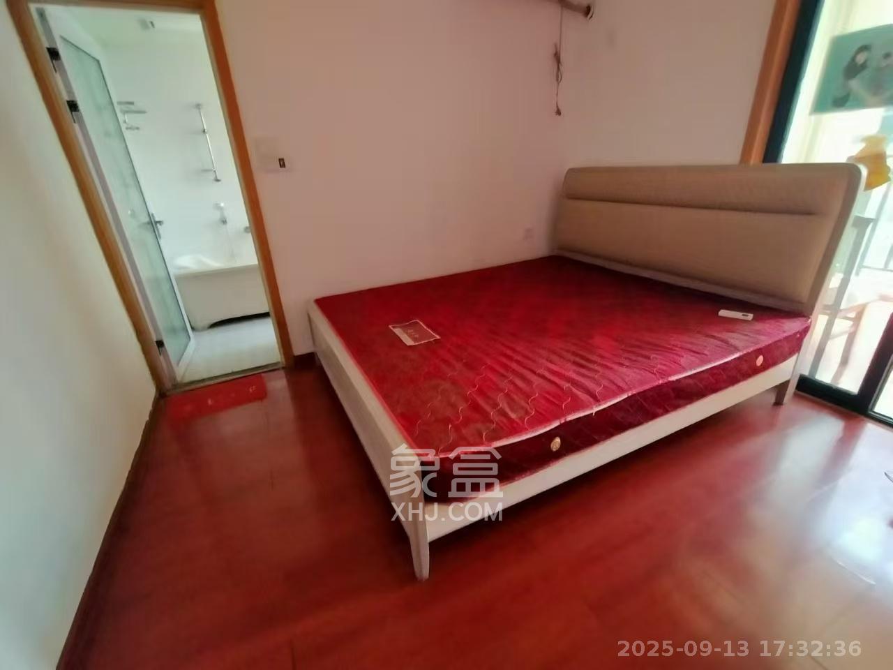 枫华府第  3室2厅1卫   2000.00元/月