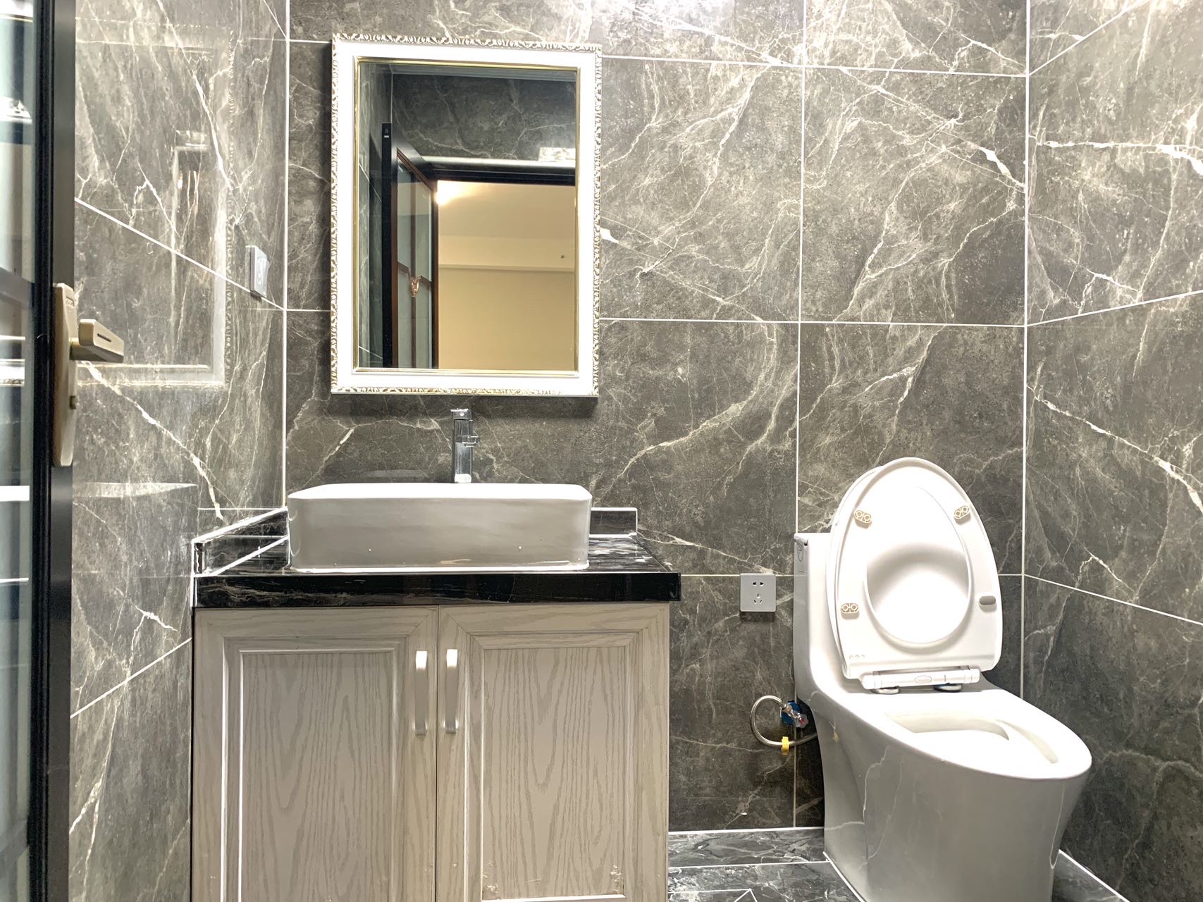 海航豪庭南苑 4室2厅3卫 570.0万 海航豪庭南苑 4室2厅3卫 570.0万室内图