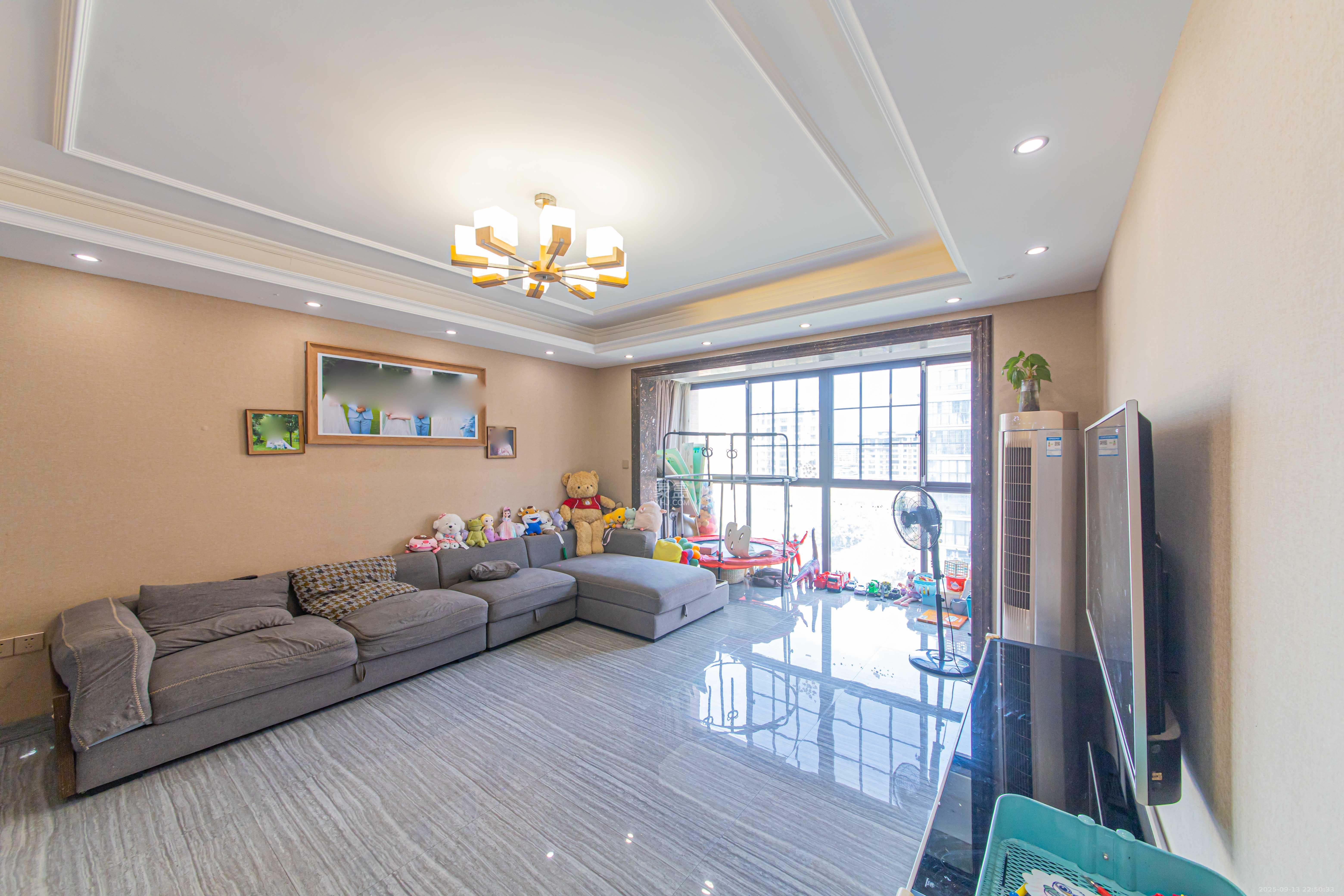 鑫远和城（一、二期）  4室2厅2卫    125.0万客厅