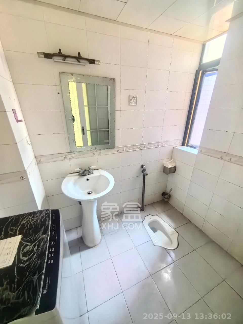 四季阳光花城  3室2厅2卫    3400.0元/月室内图