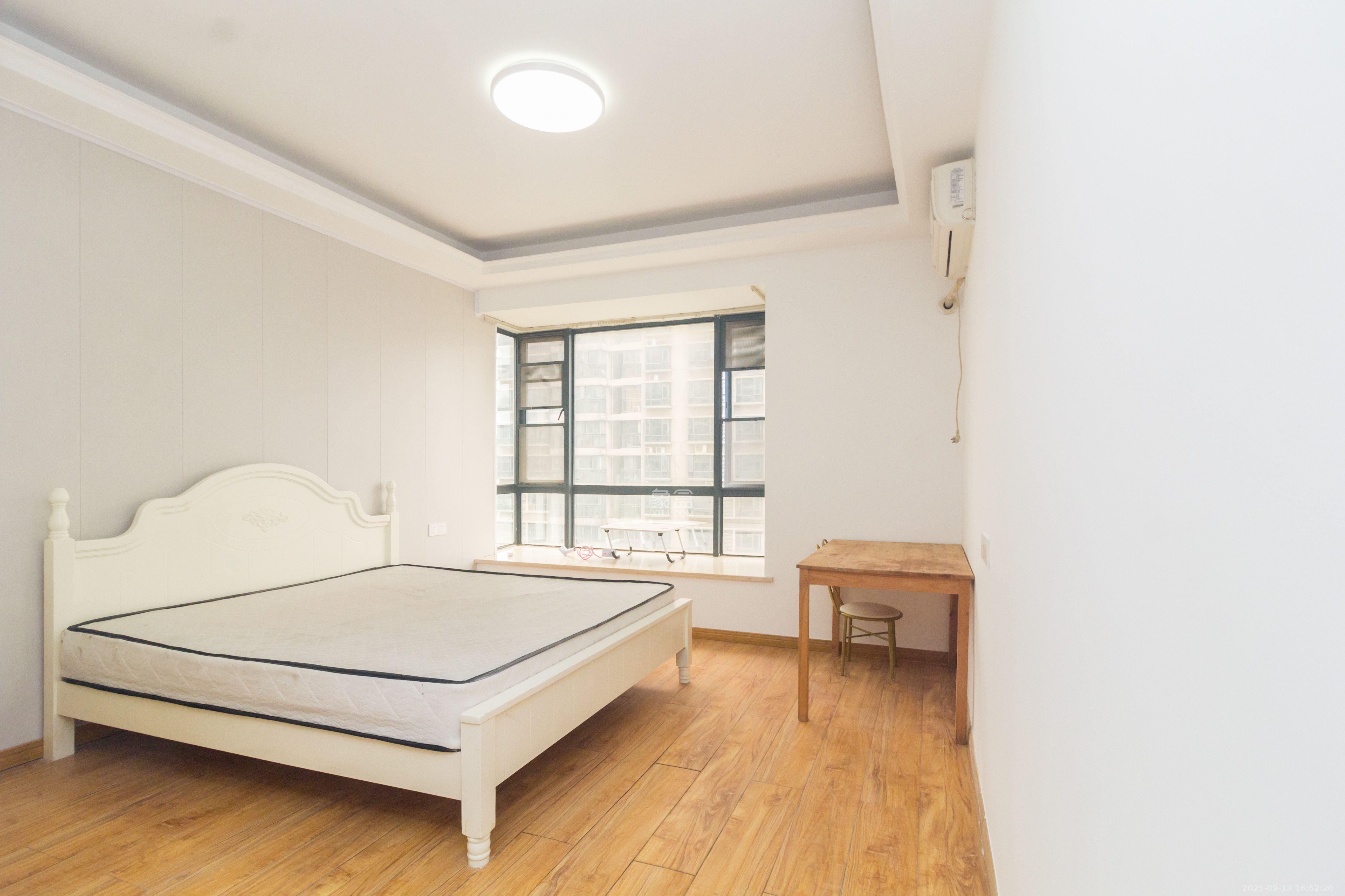 东岸城邦  3室2厅2卫    2500.0元/月室内图