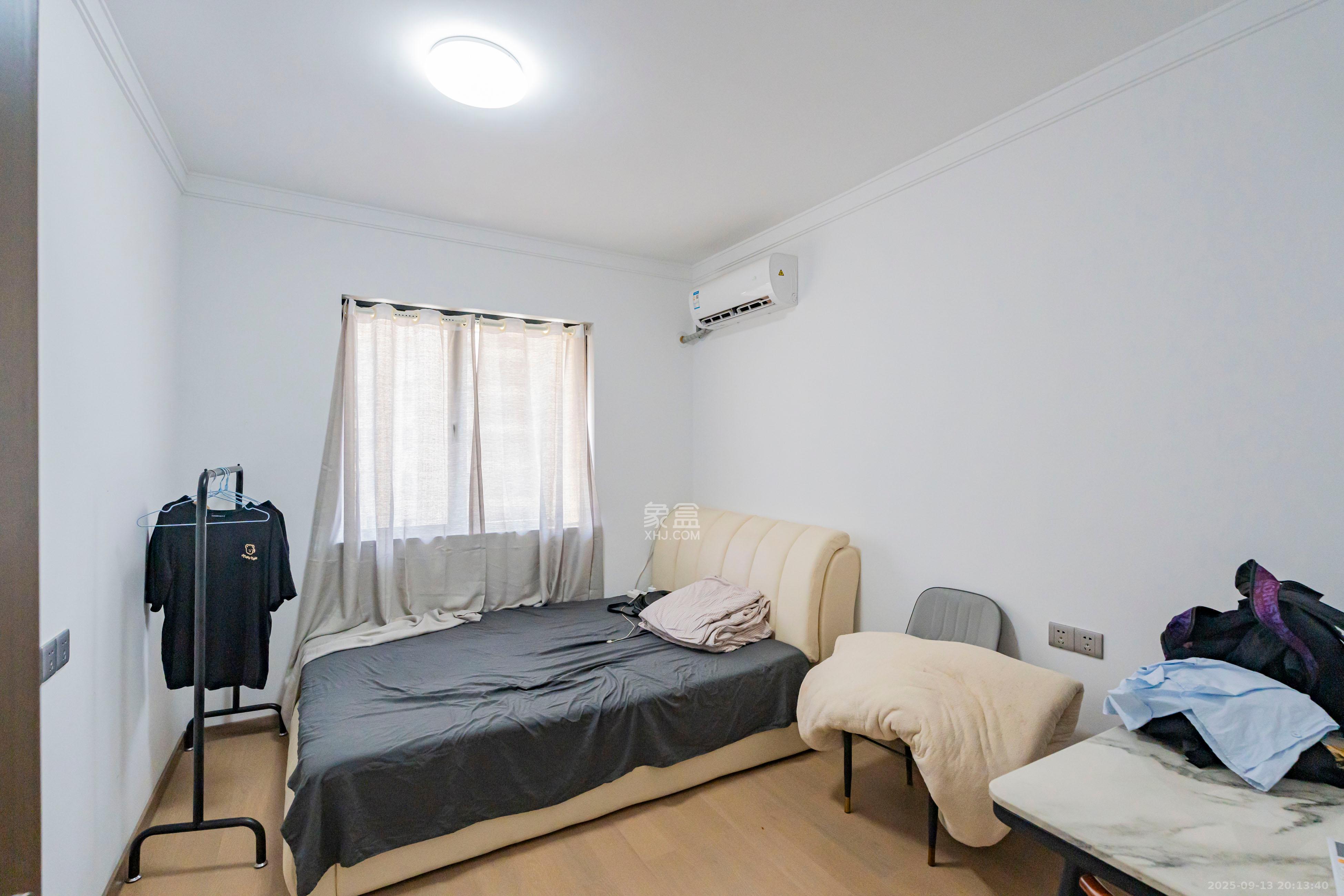 珠江四方印  3室2厅2卫    153.0万卧室