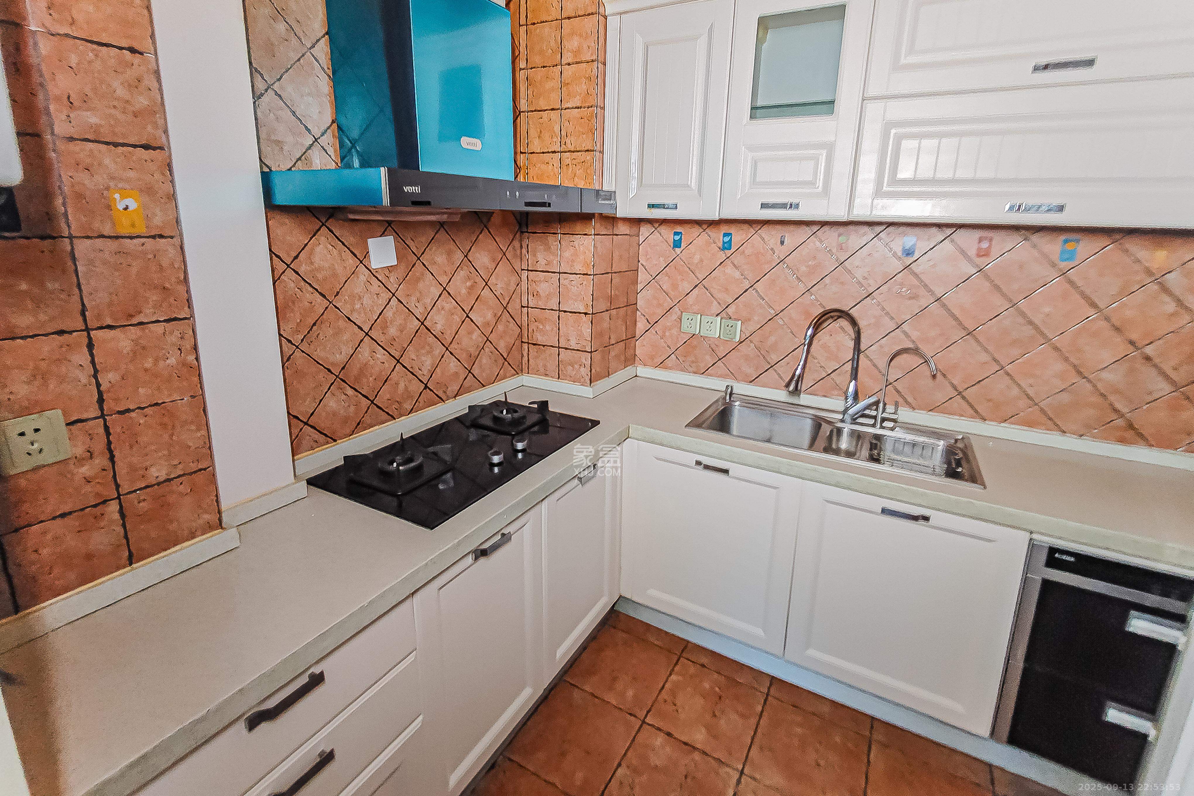 三万英尺 4室2厅1卫 142.0万 三万英尺 4室2厅1卫 142.0万厨房