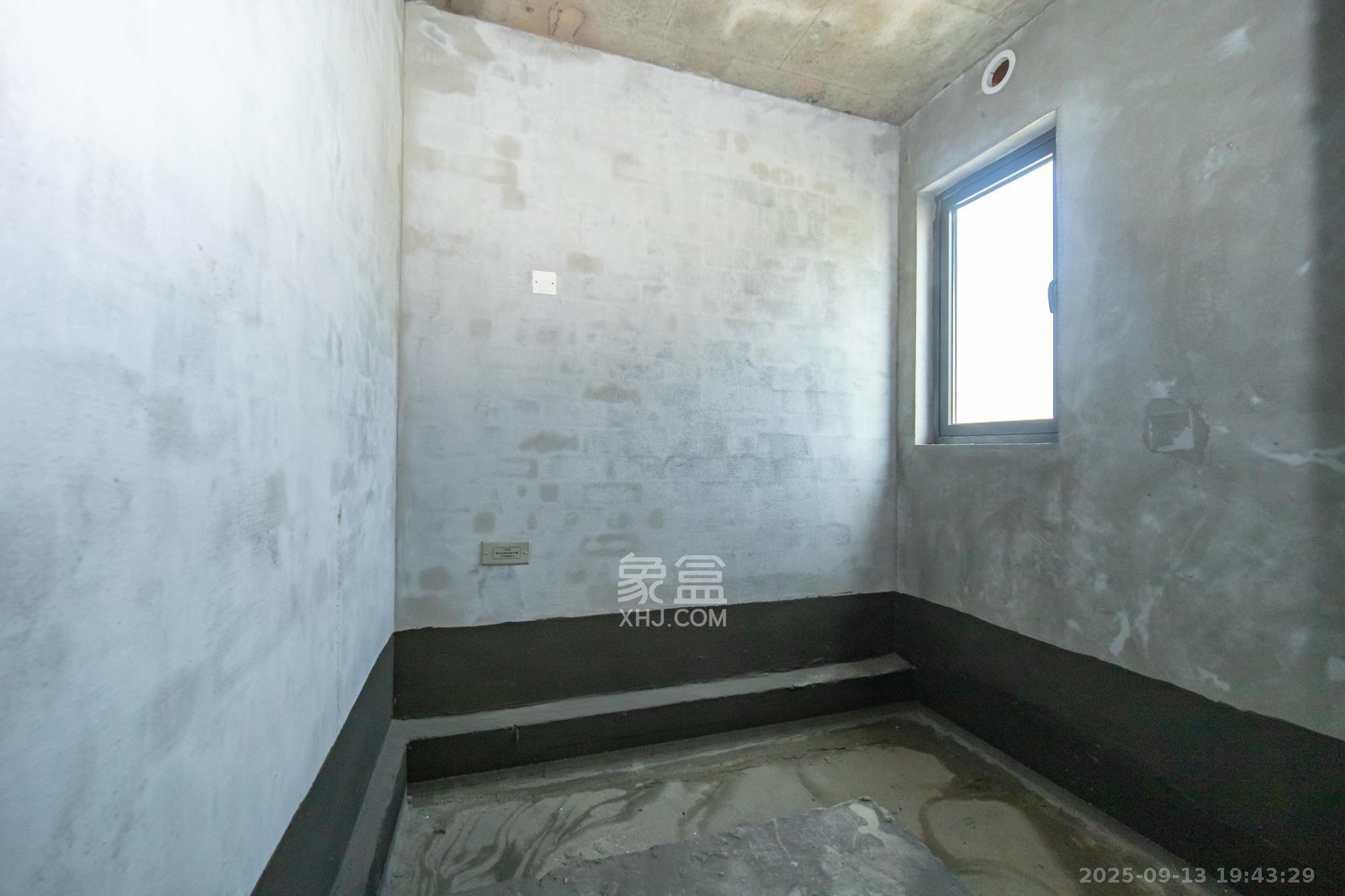 保利和光尘樾  4室2厅1卫    152.0万卫生间