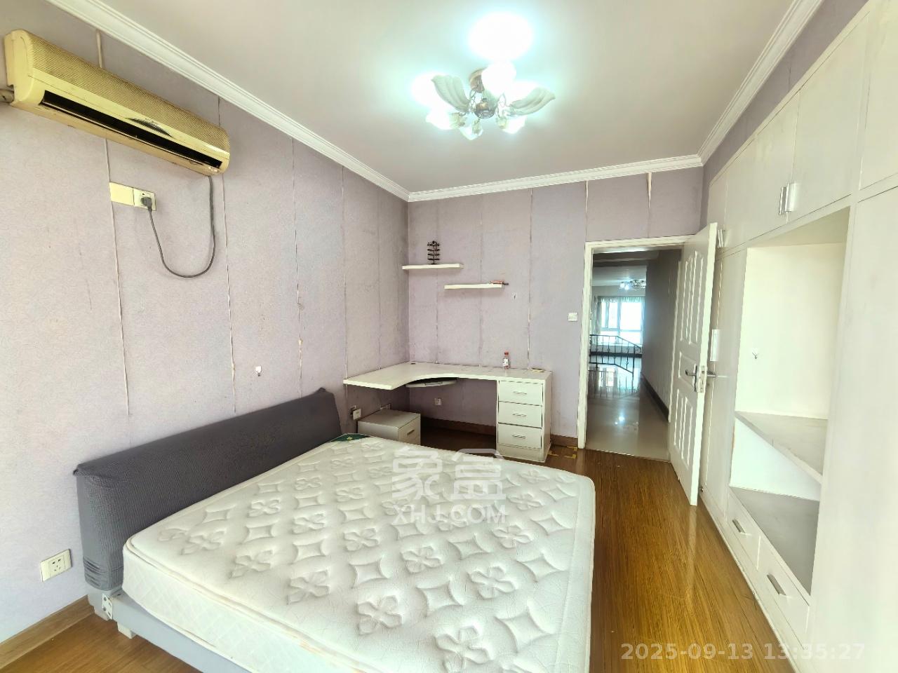 四季阳光花城  3室2厅2卫    3400.0元/月室内图