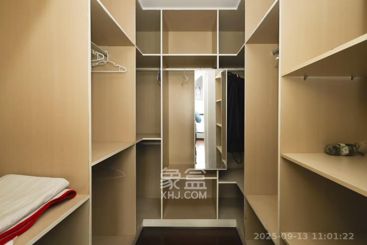 郡原广场 4室2厅2卫 3800.0元/月 郡原广场 4室2厅2卫 3800.0元/月室内图