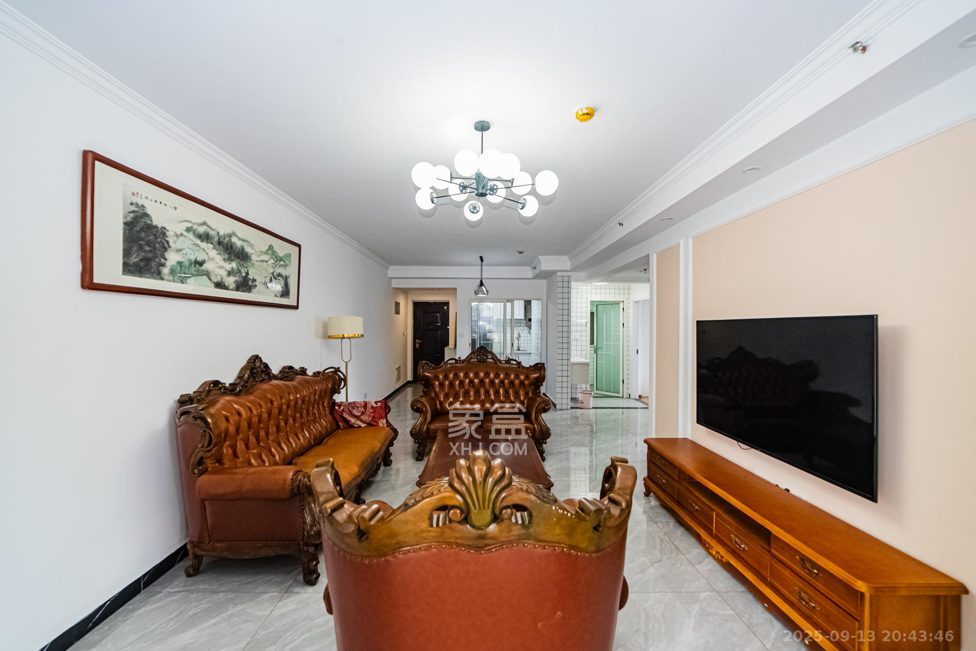 北辰三角洲E7区 3室2厅2卫 170.0万 北辰三角洲E7区 3室2厅2卫 170.0万客厅