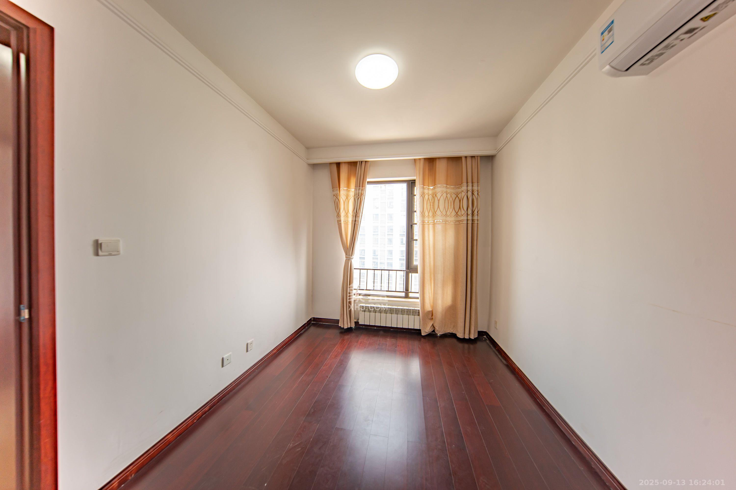 中海国际二期  3室2厅1卫    2000.0元/月 中海国际二期  3室2厅1卫    2000.0元/月室内图