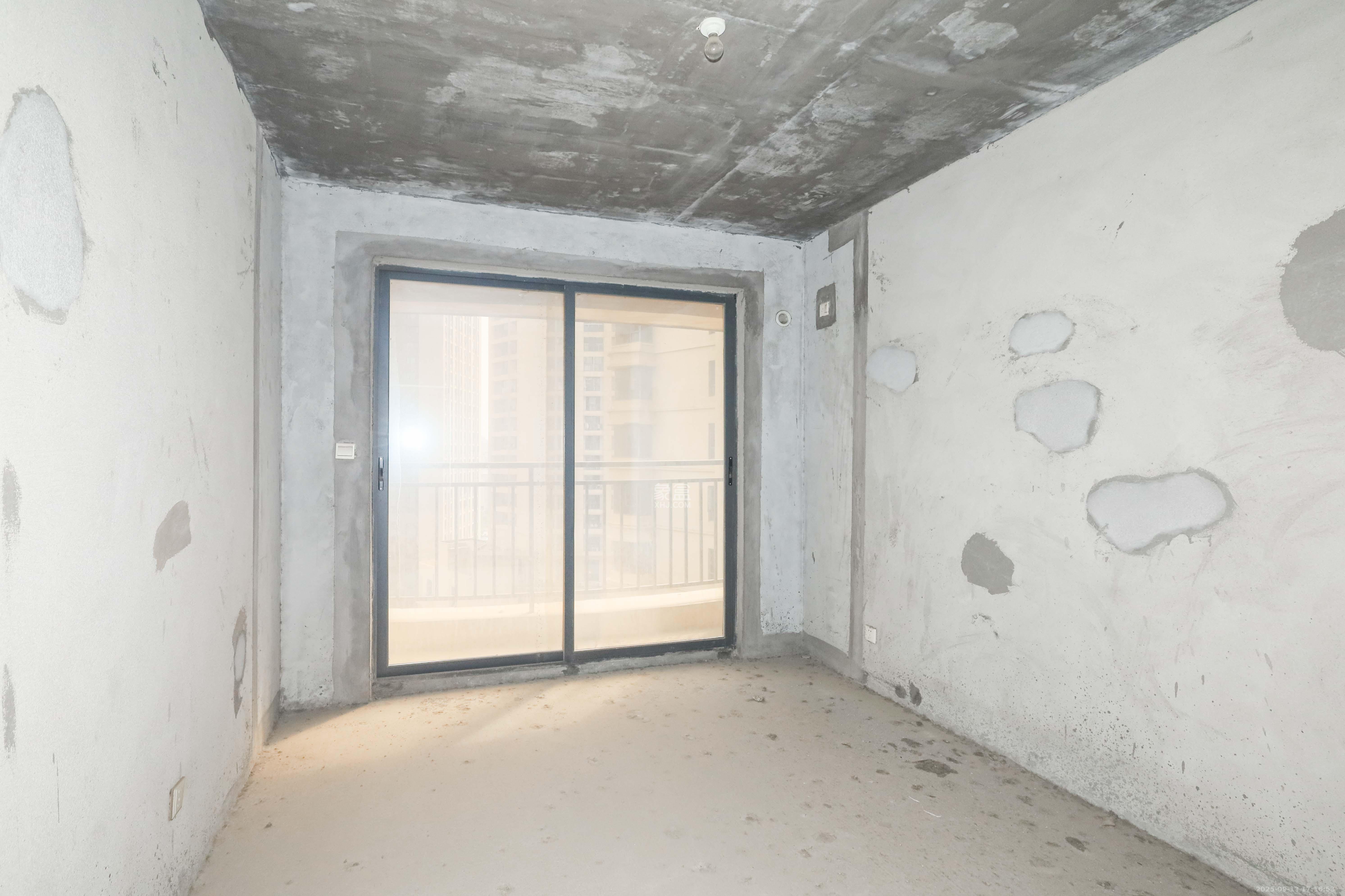 保利麓谷林语C区 3室2厅2卫 130.0万 保利麓谷林语C区 3室2厅2卫 130.0万卧室